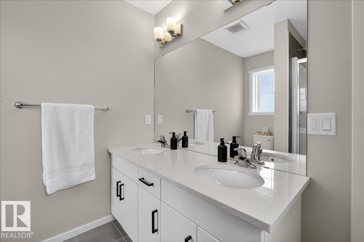 2530 Orchards Way, Edmonton, AB - Indoor Photo Showing Bathroom
