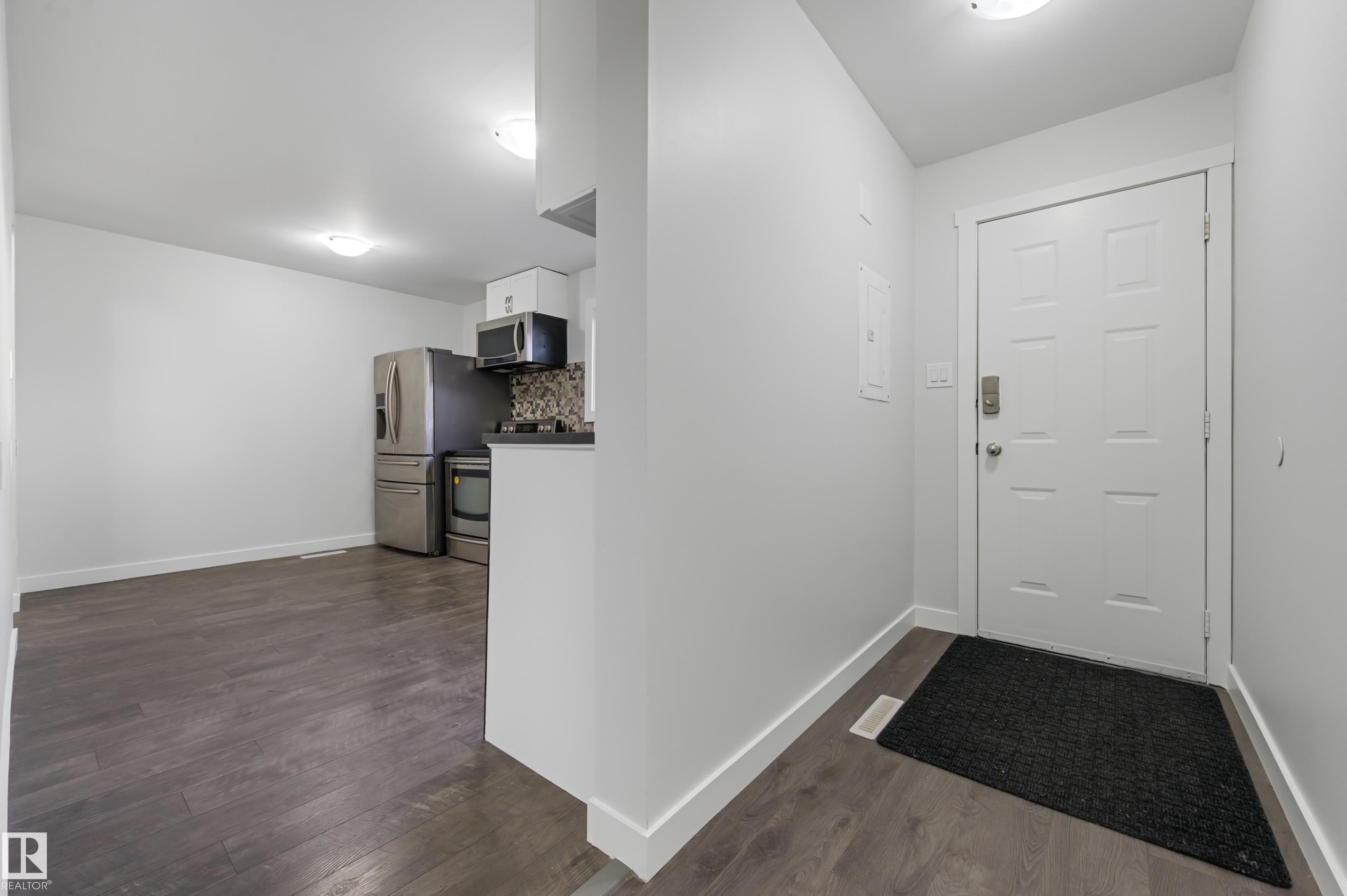 13228 83 Street Nw, Edmonton, AB - Indoor Photo Showing Other Room