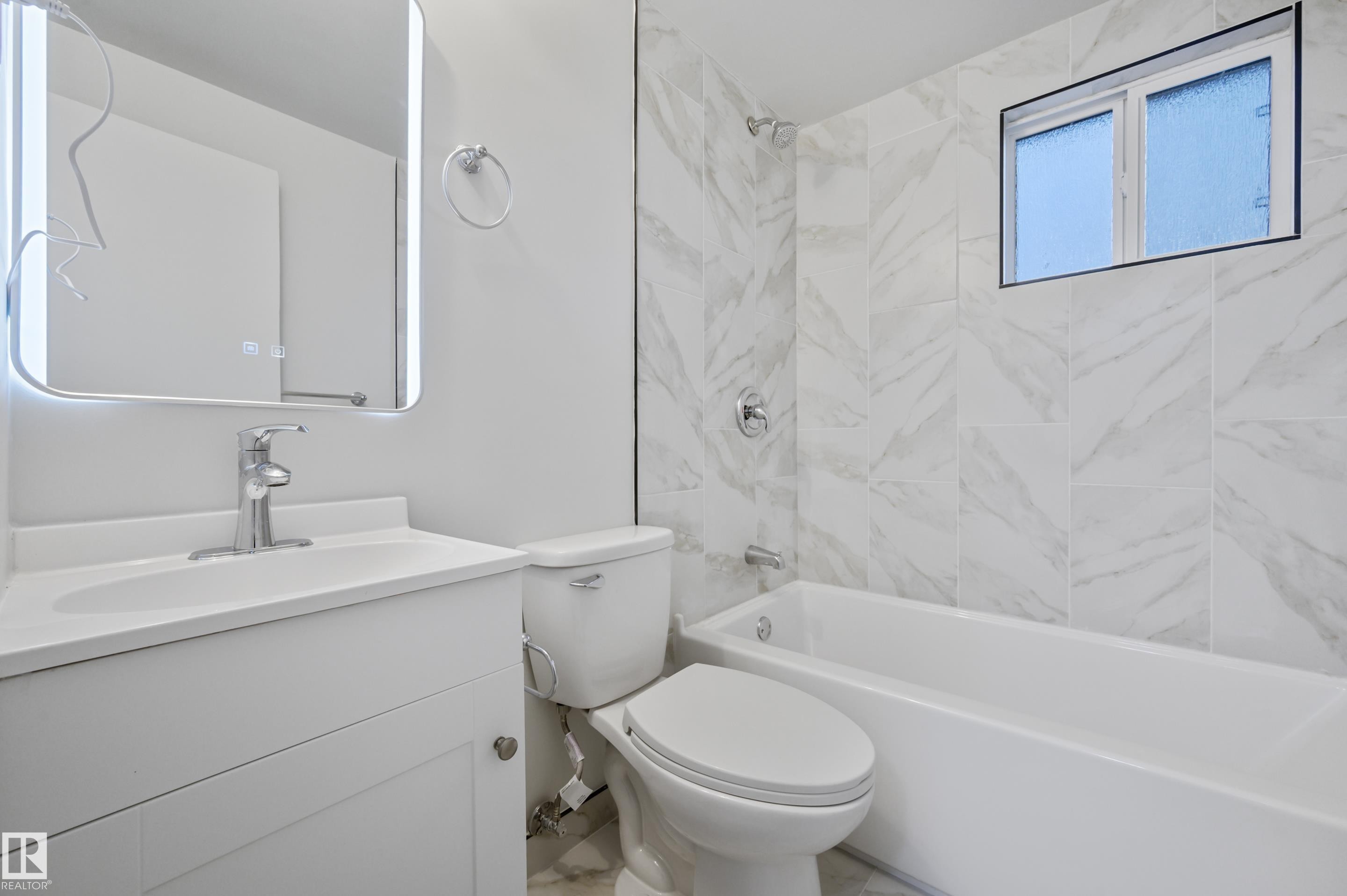 13228 83 Street Nw, Edmonton, AB - Indoor Photo Showing Bathroom
