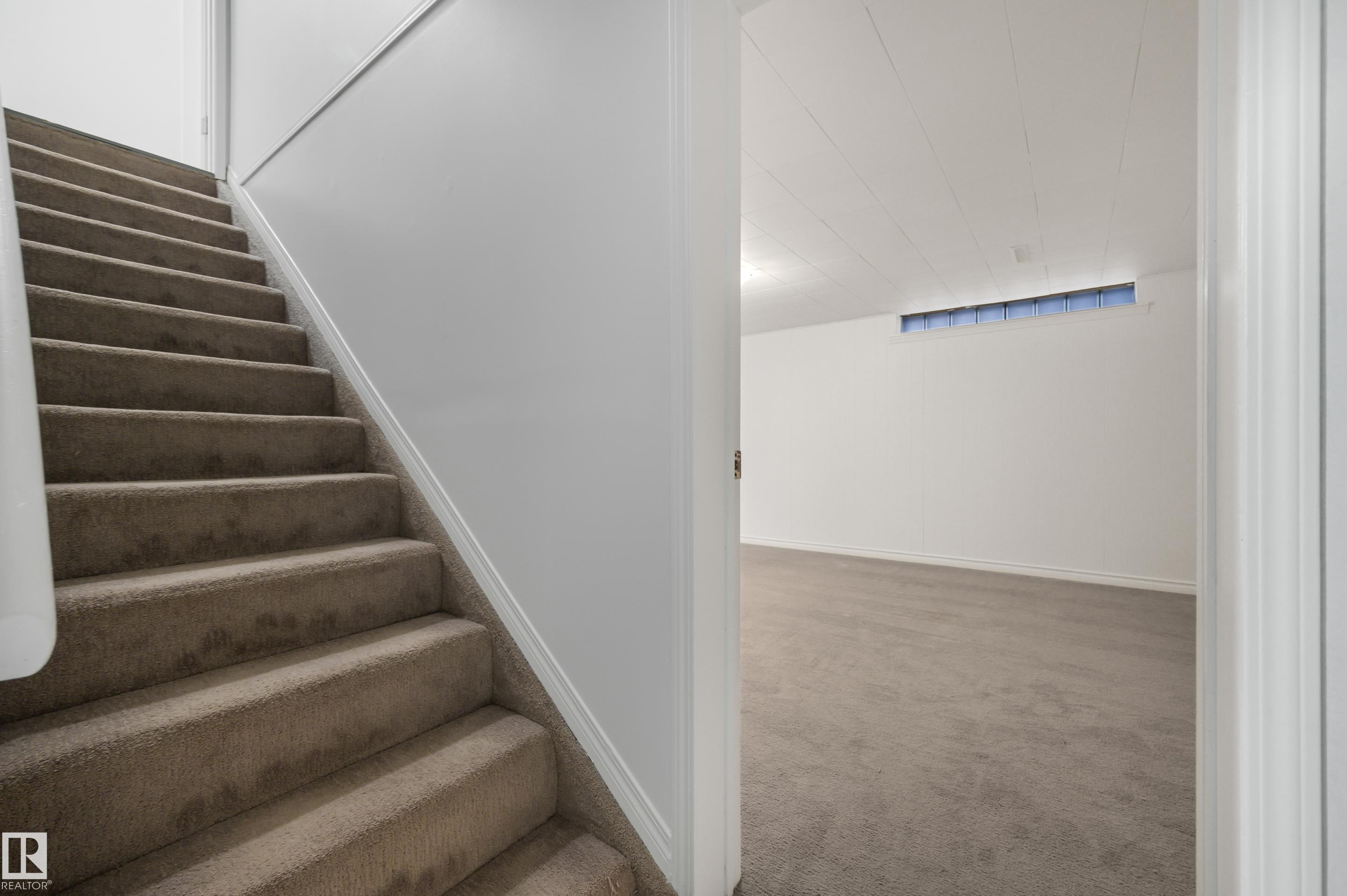 13228 83 Street Nw, Edmonton, AB - Indoor Photo Showing Other Room