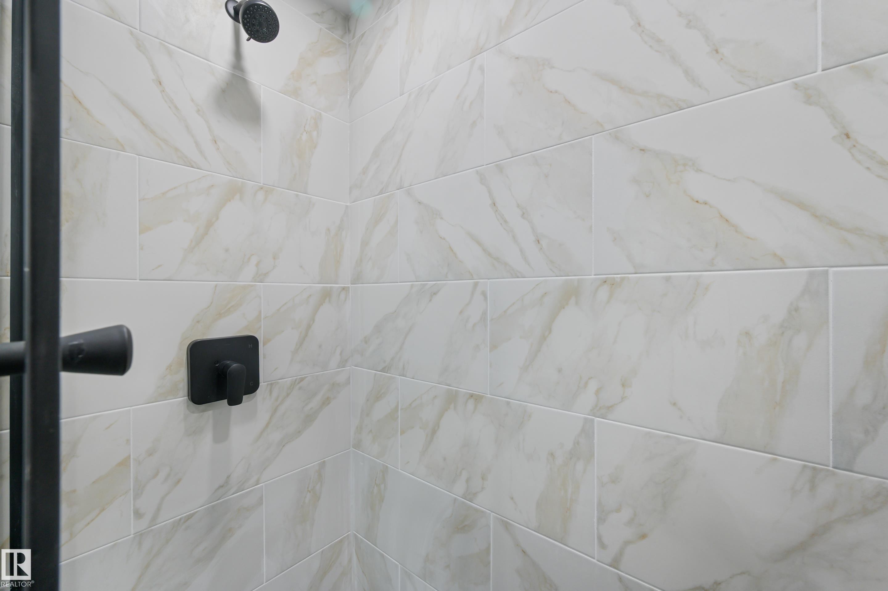 13228 83 Street Nw, Edmonton, AB - Indoor Photo Showing Bathroom