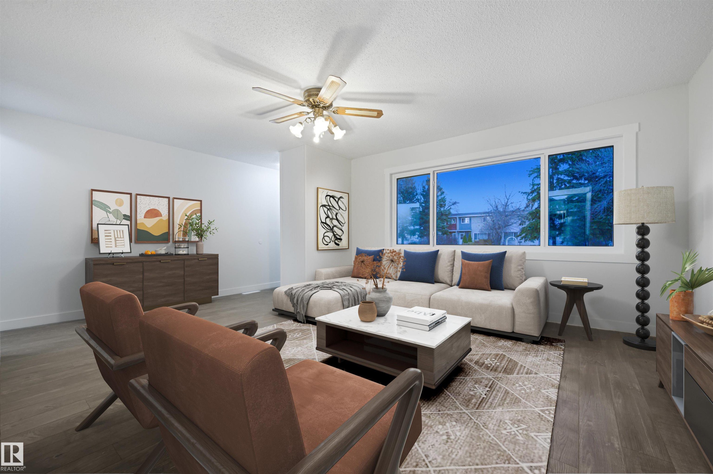 13228 83 Street Nw, Edmonton, AB - Indoor Photo Showing Living Room