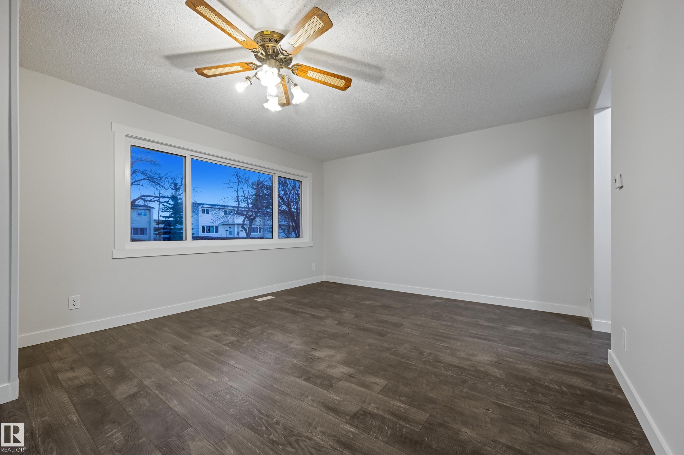 13228 83 Street Nw, Edmonton, AB - Indoor Photo Showing Other Room