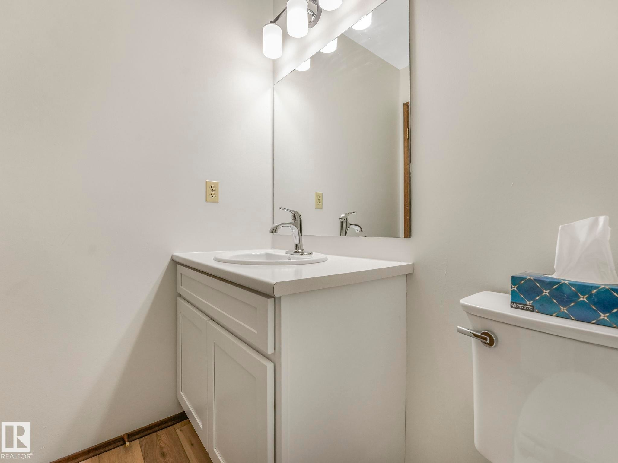 33 Glaewyn, St. Albert, AB - Indoor Photo Showing Bathroom