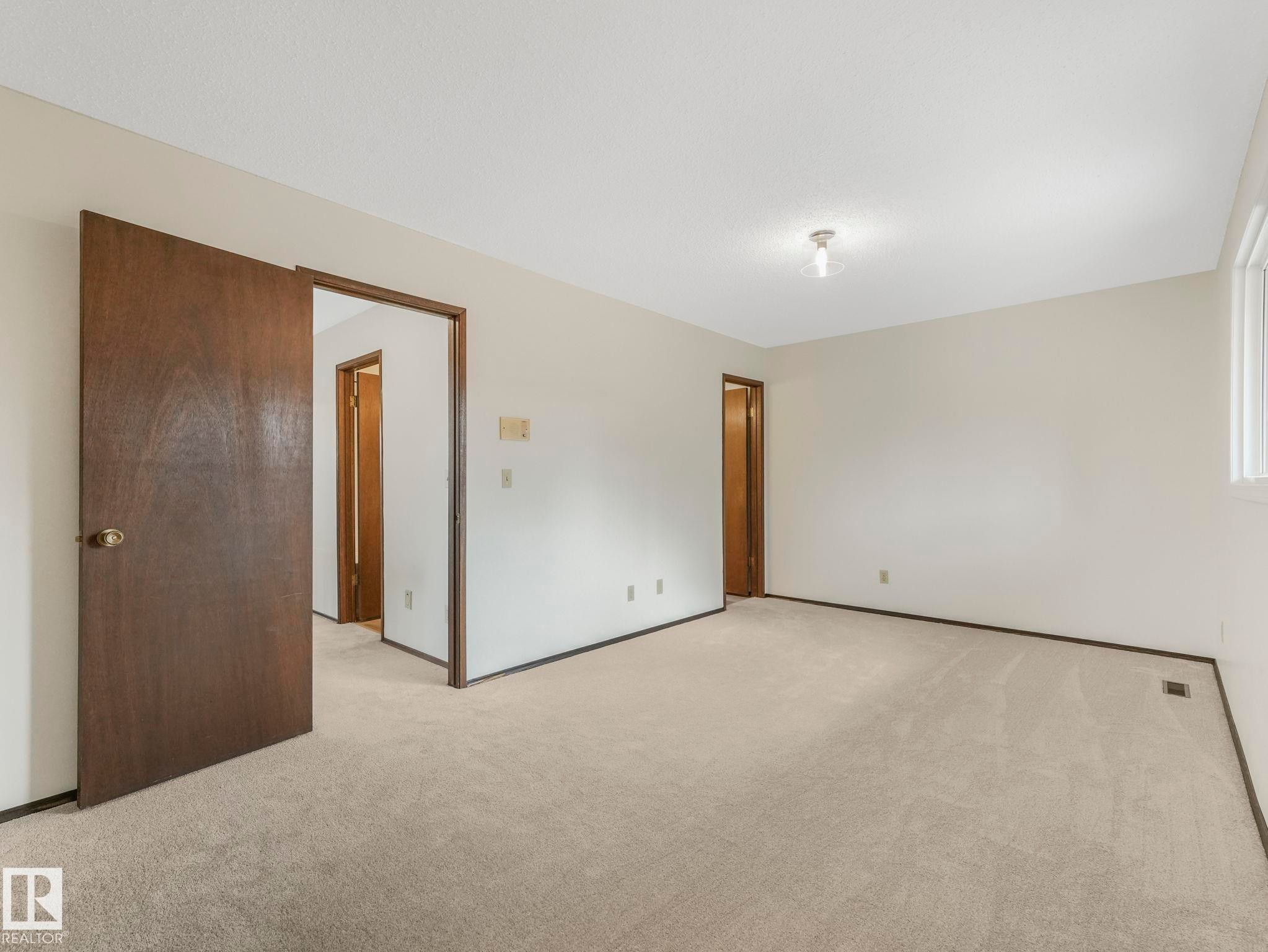 33 Glaewyn, St. Albert, AB - Indoor Photo Showing Other Room