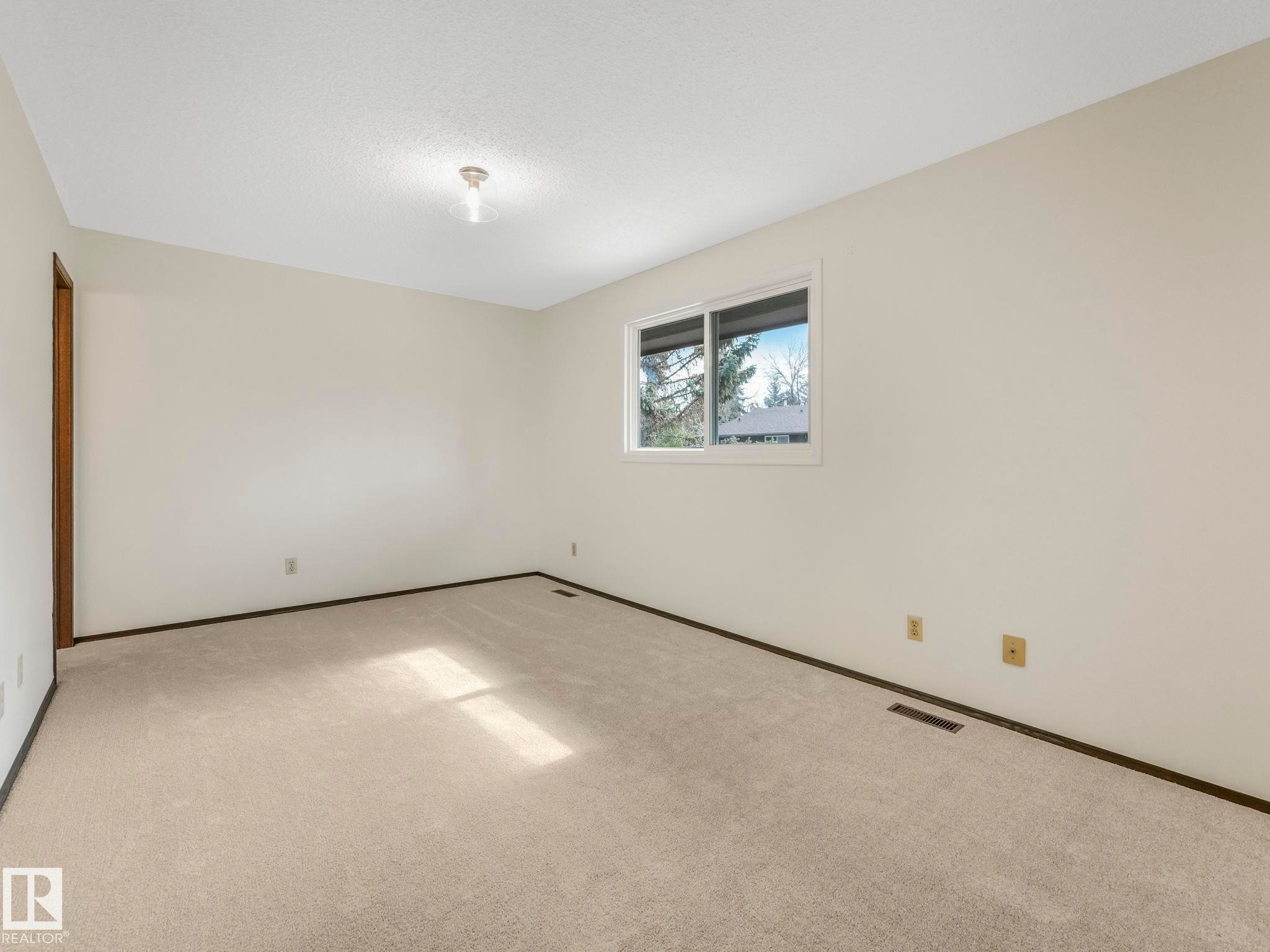 33 Glaewyn, St. Albert, AB - Indoor Photo Showing Other Room