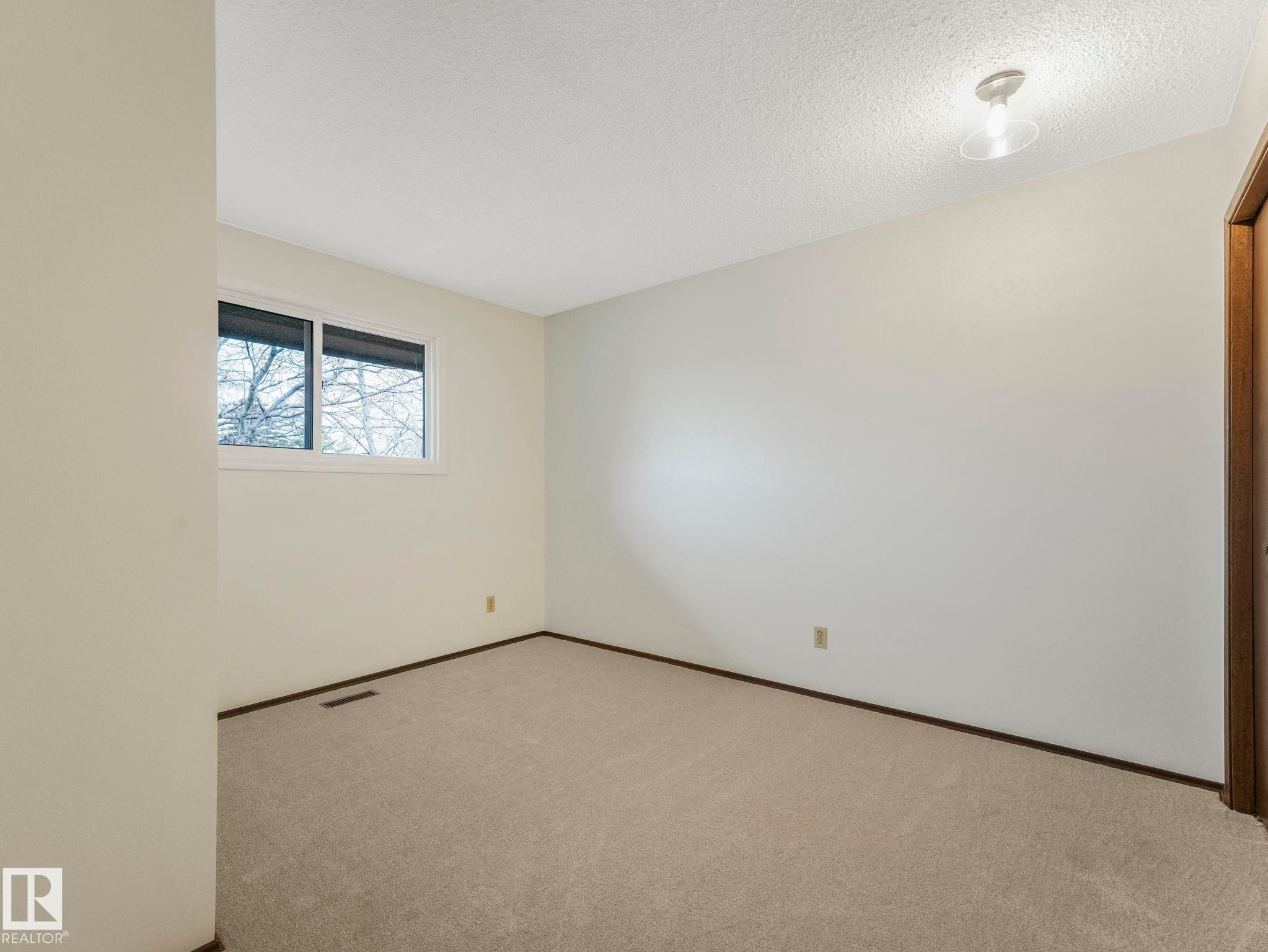 33 Glaewyn, St. Albert, AB - Indoor Photo Showing Other Room