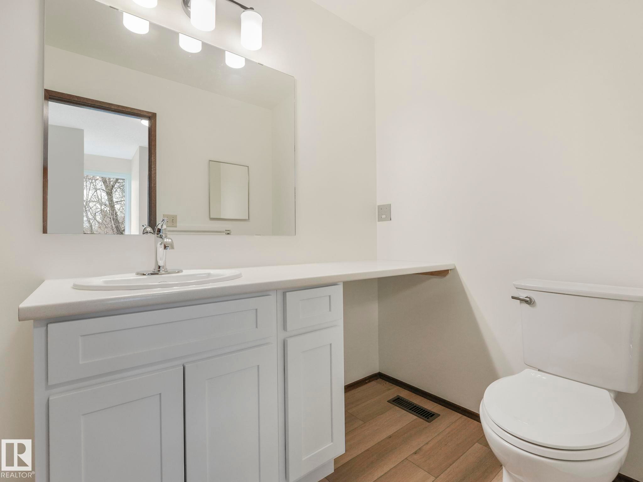33 Glaewyn, St. Albert, AB - Indoor Photo Showing Bathroom