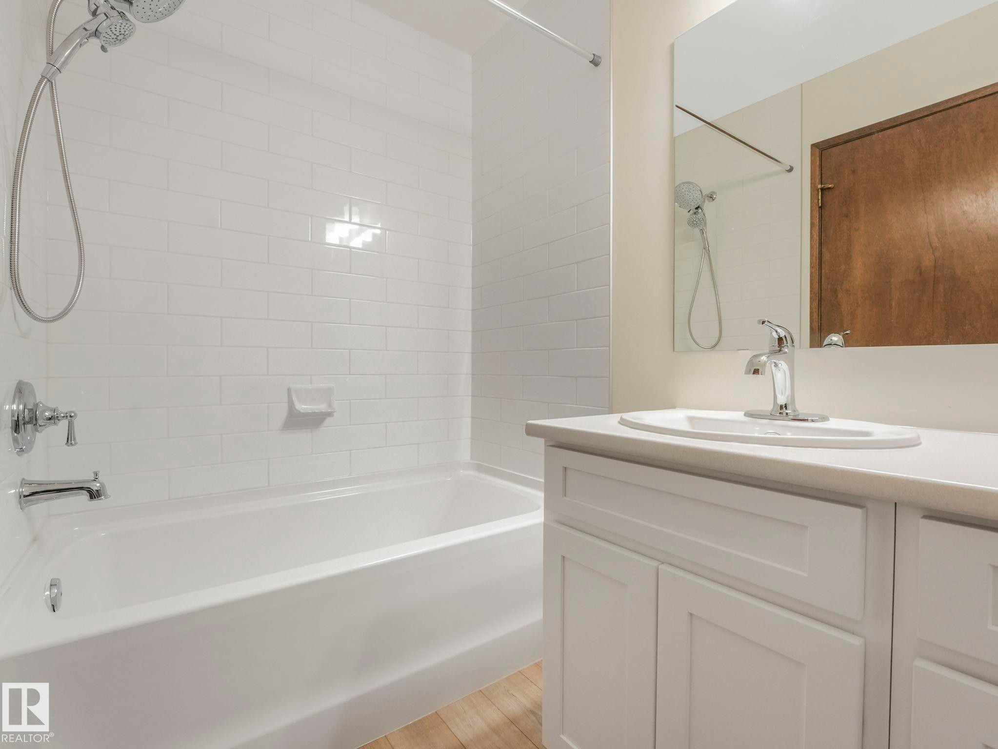 33 Glaewyn, St. Albert, AB - Indoor Photo Showing Bathroom