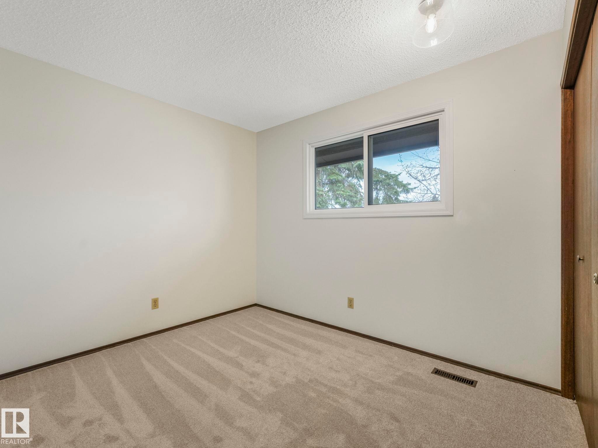 33 Glaewyn, St. Albert, AB - Indoor Photo Showing Other Room