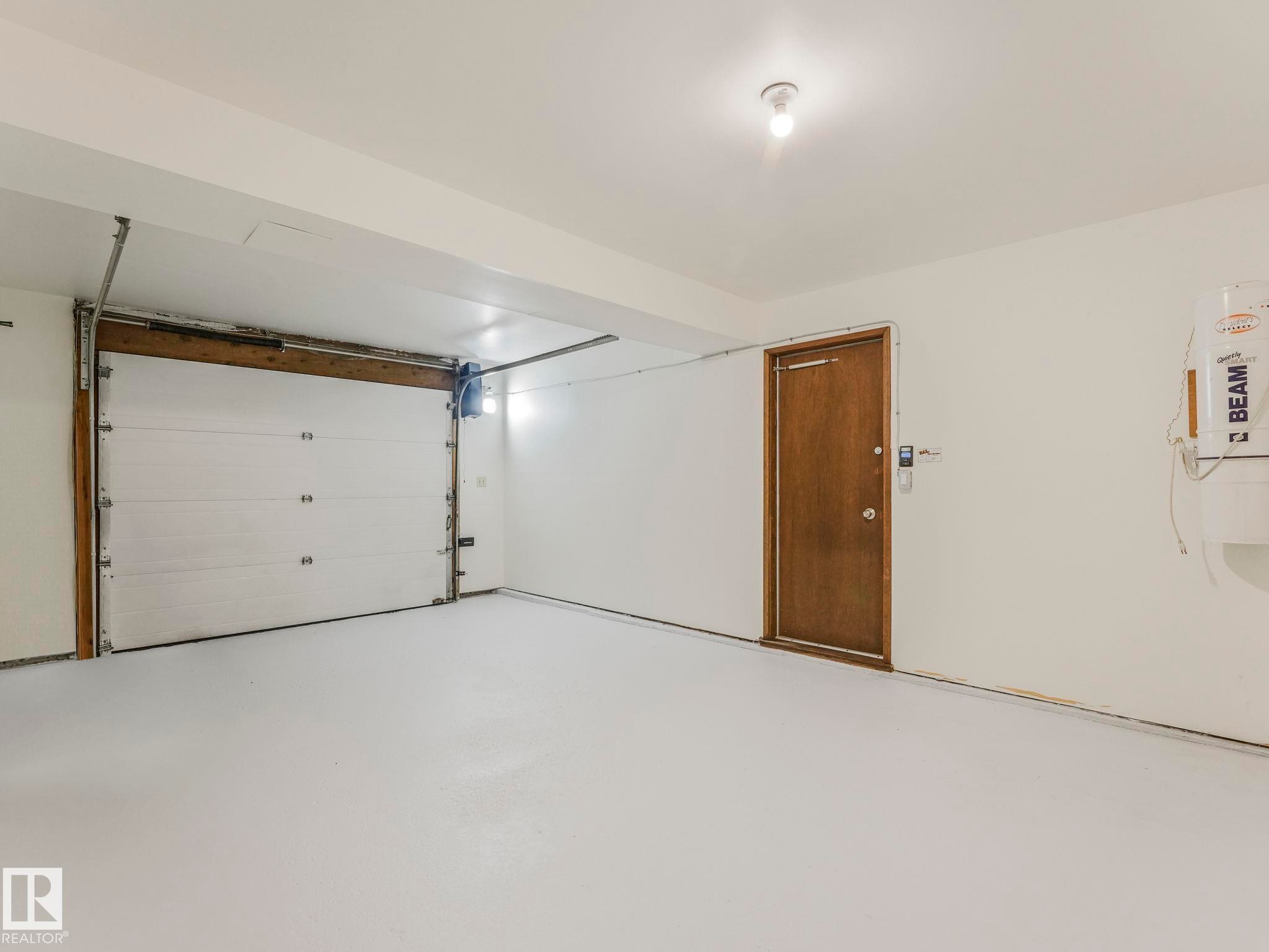 33 Glaewyn, St. Albert, AB - Indoor Photo Showing Garage