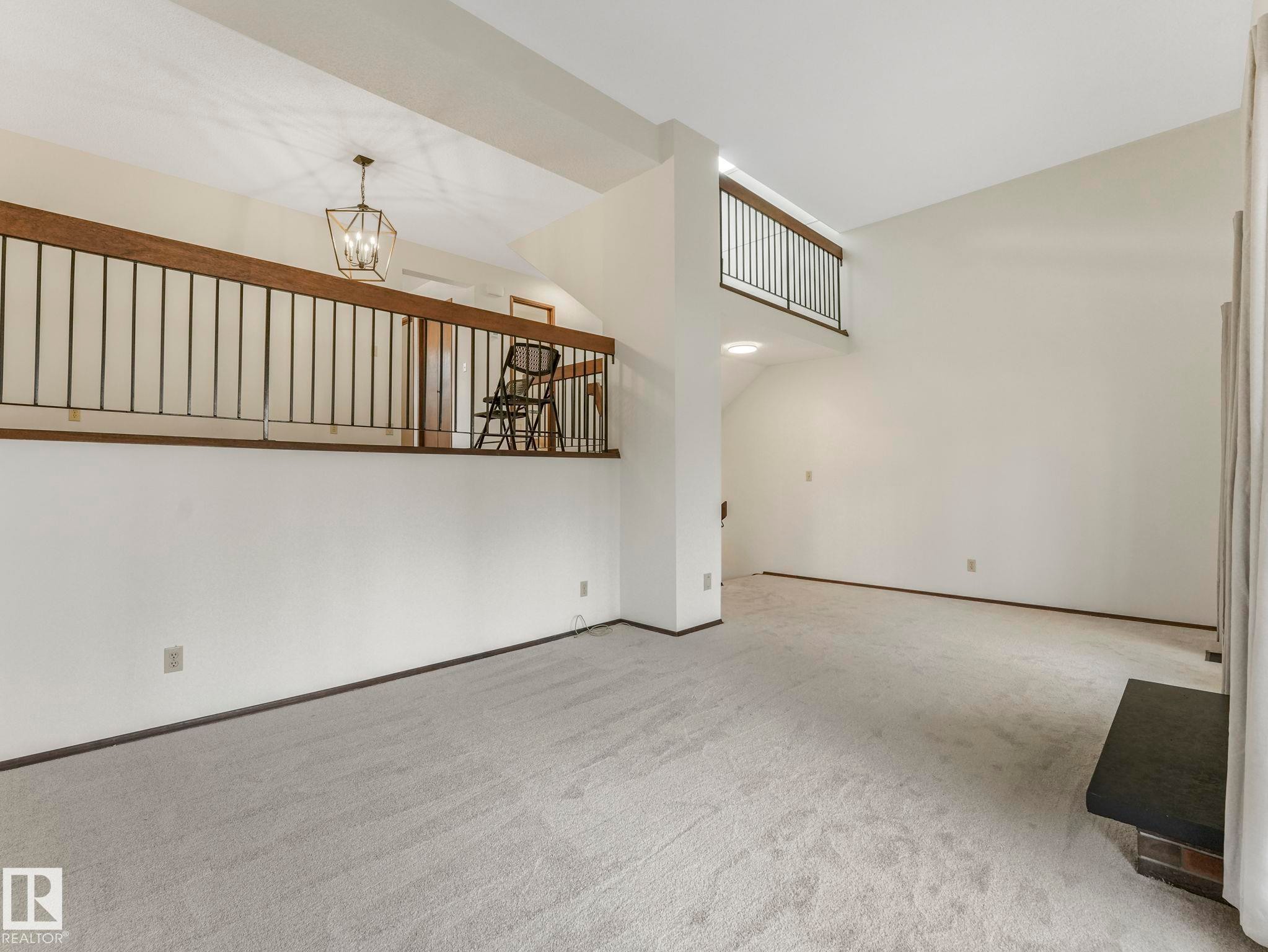 33 Glaewyn, St. Albert, AB - Indoor