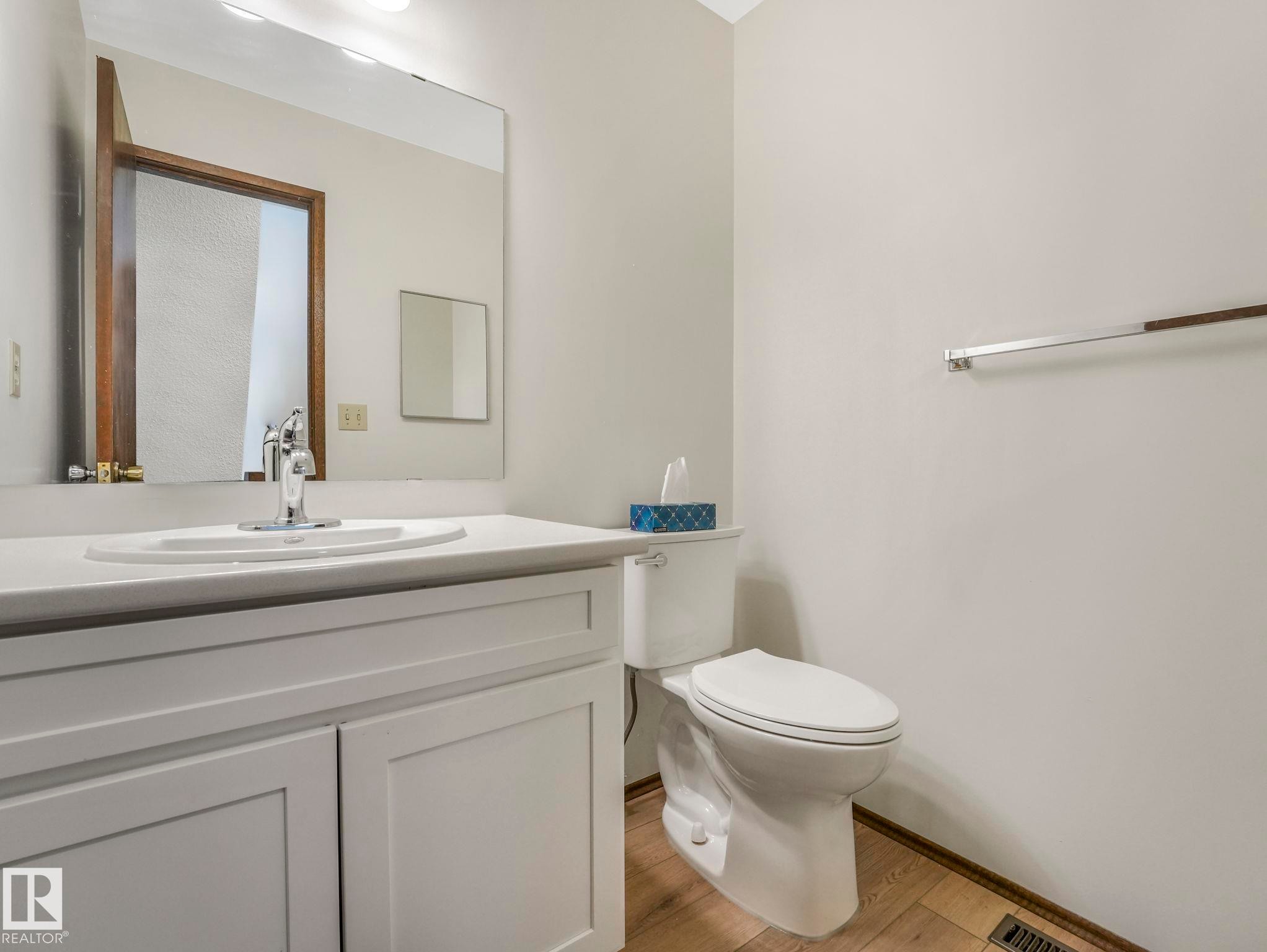 33 Glaewyn, St. Albert, AB - Indoor Photo Showing Bathroom