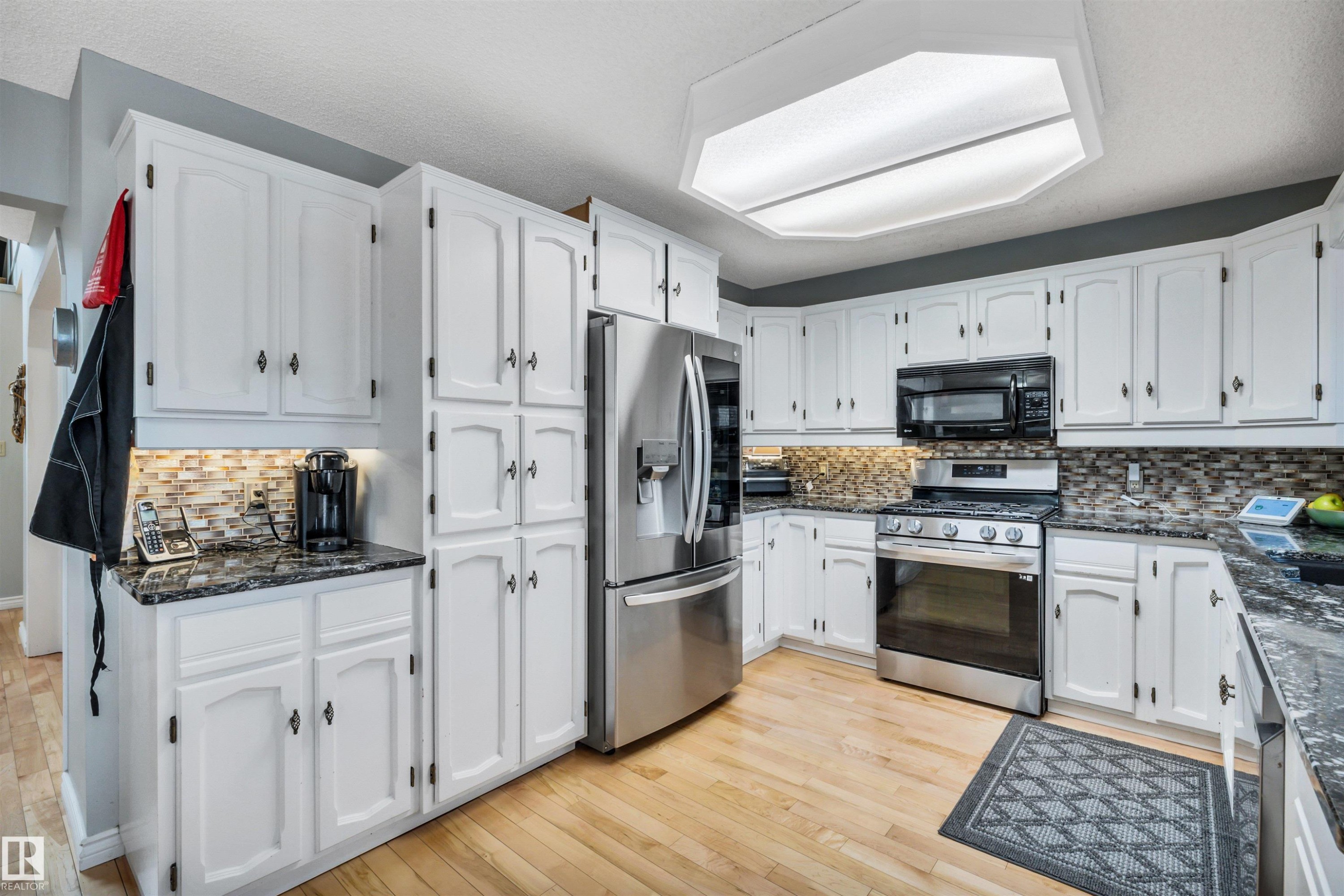 37 Deane Crescent, St. Albert, AB - Indoor Photo Showing Kitchen