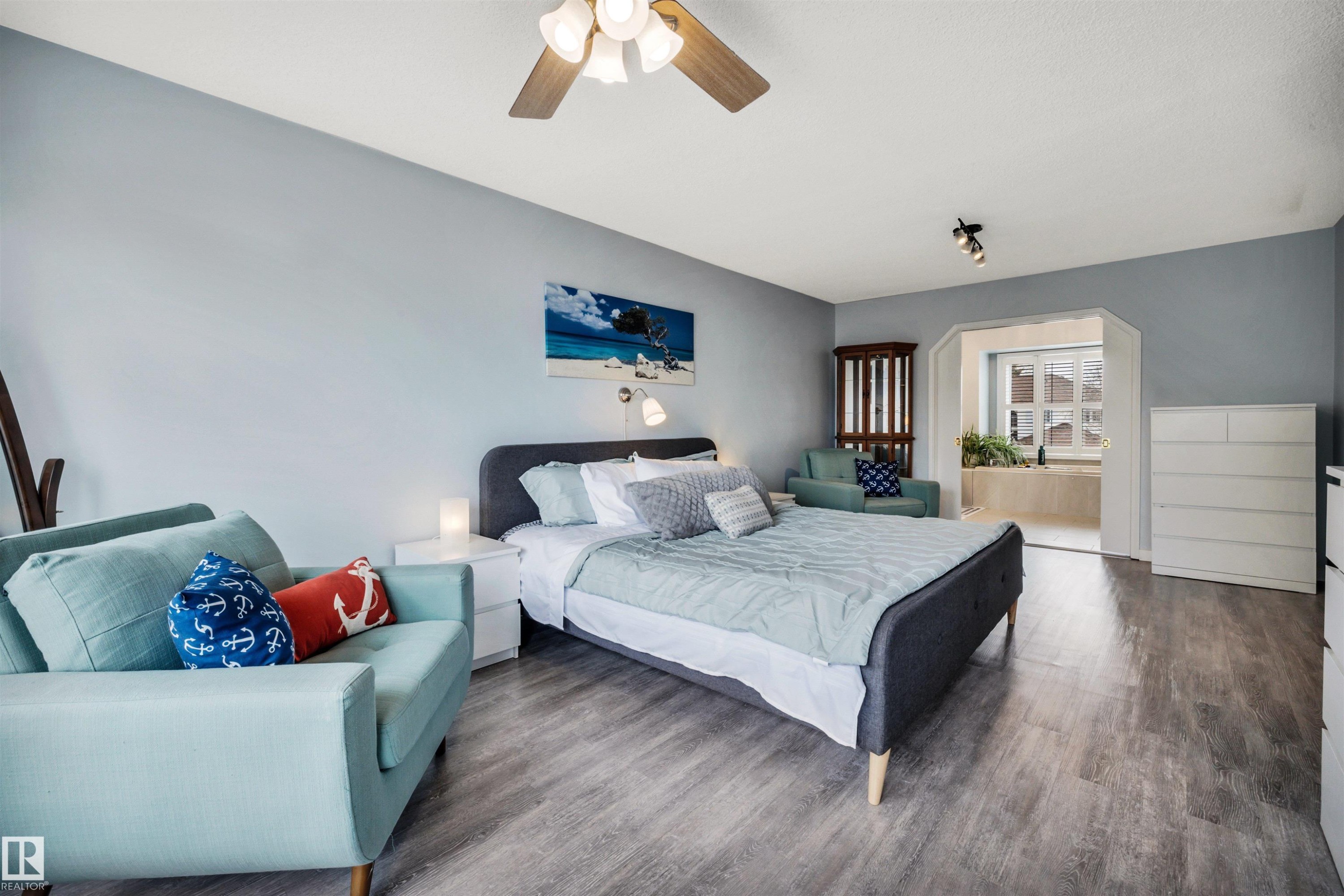 37 Deane Crescent, St. Albert, AB - Indoor Photo Showing Bedroom
