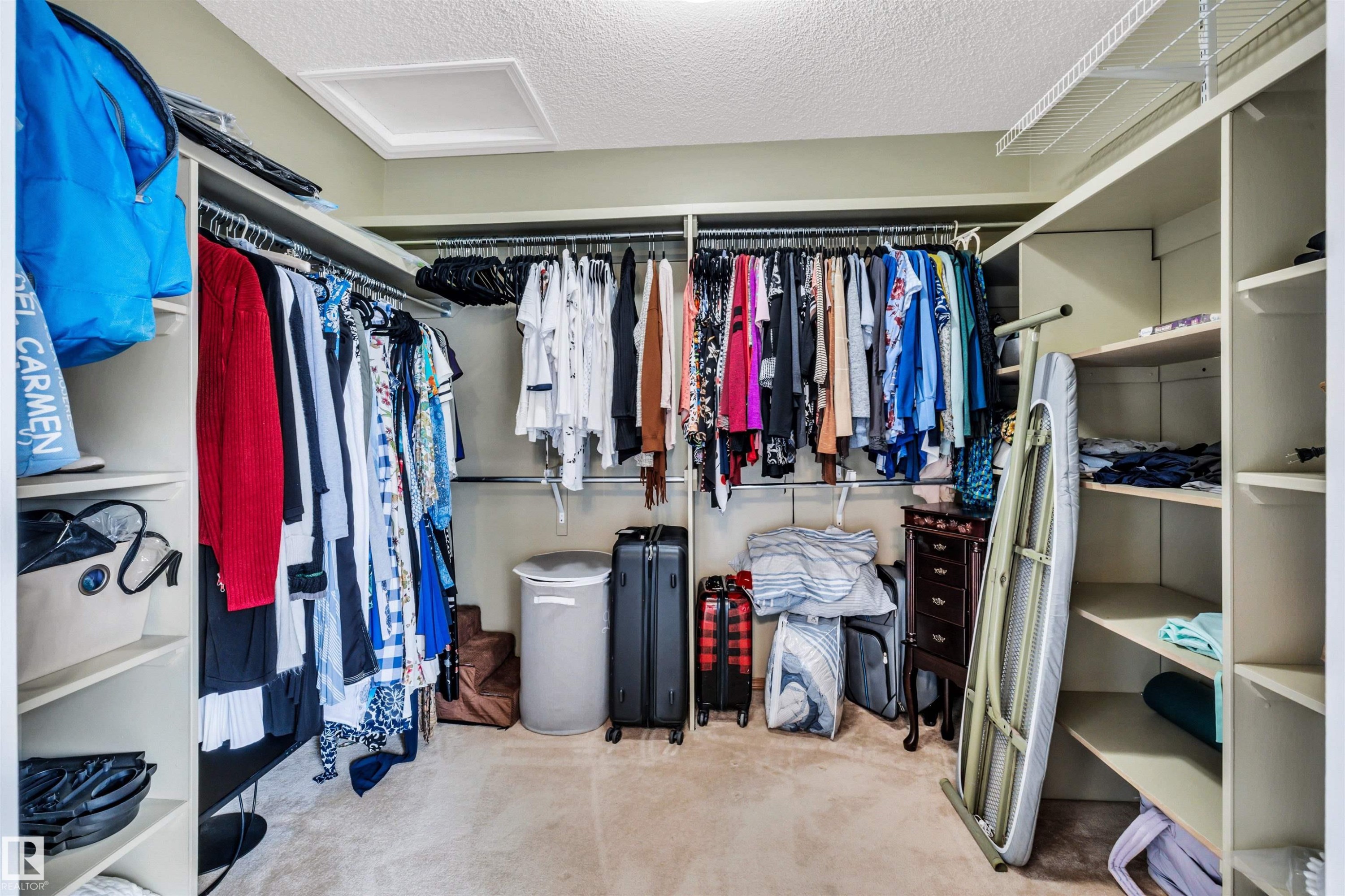 37 Deane Crescent, St. Albert, AB - Indoor With Storage