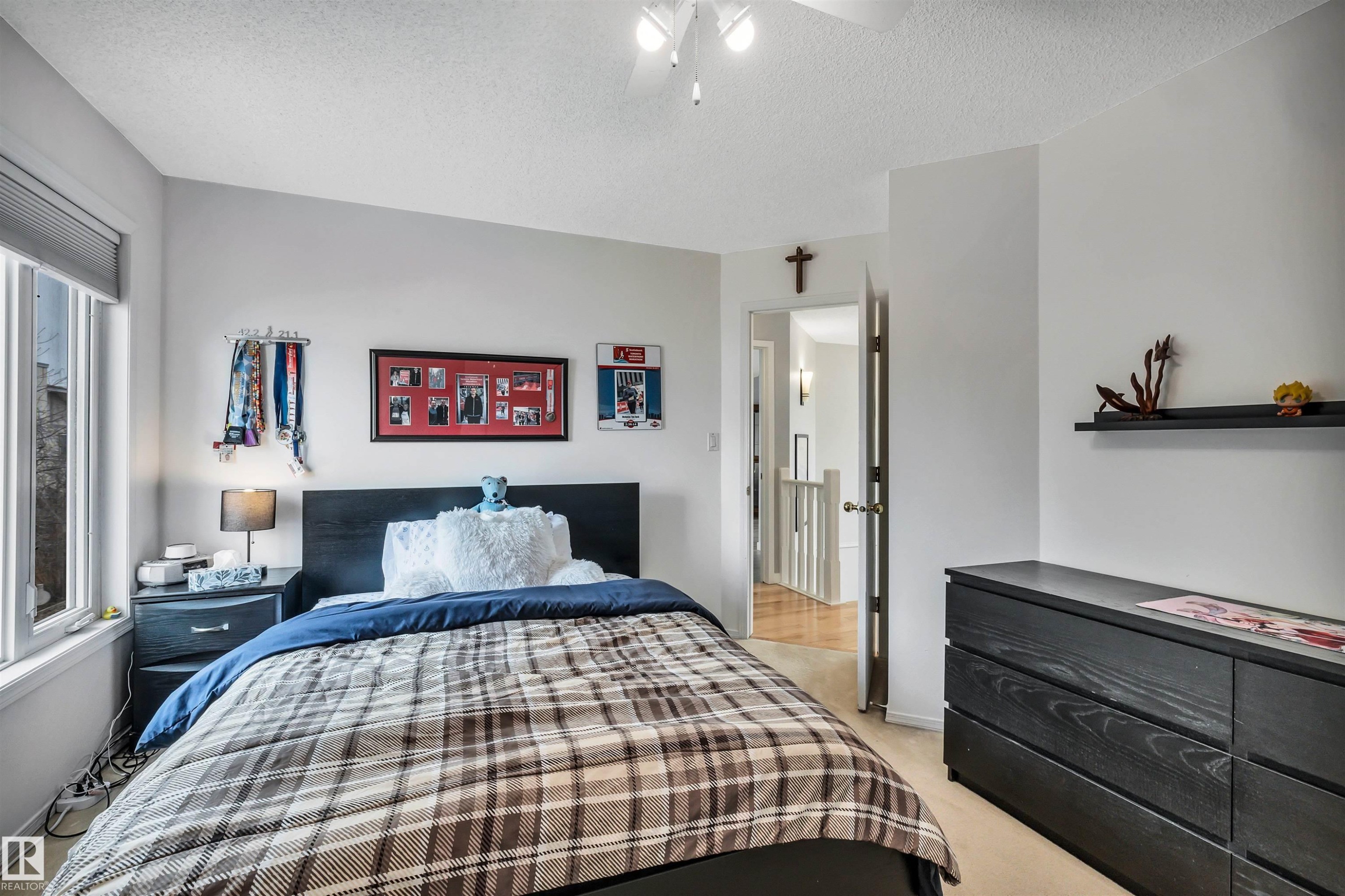 37 Deane Crescent, St. Albert, AB - Indoor Photo Showing Bedroom