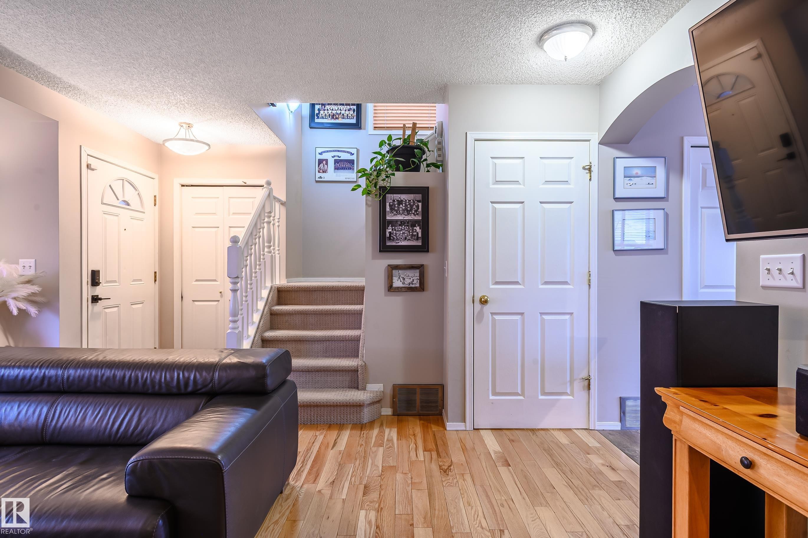 5428 202 Street, Edmonton, AB - Indoor