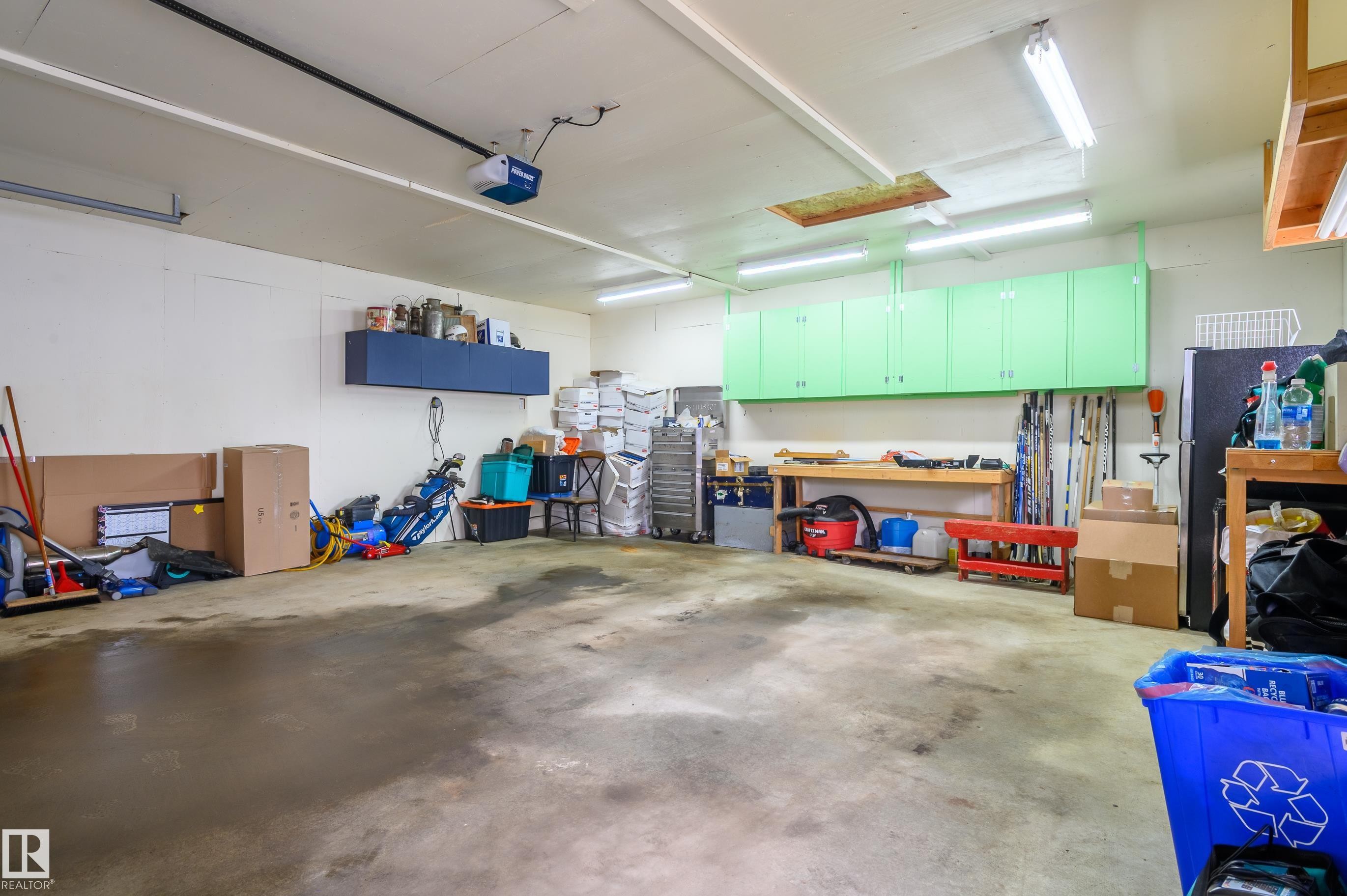 5428 202 Street, Edmonton, AB - Indoor Photo Showing Garage
