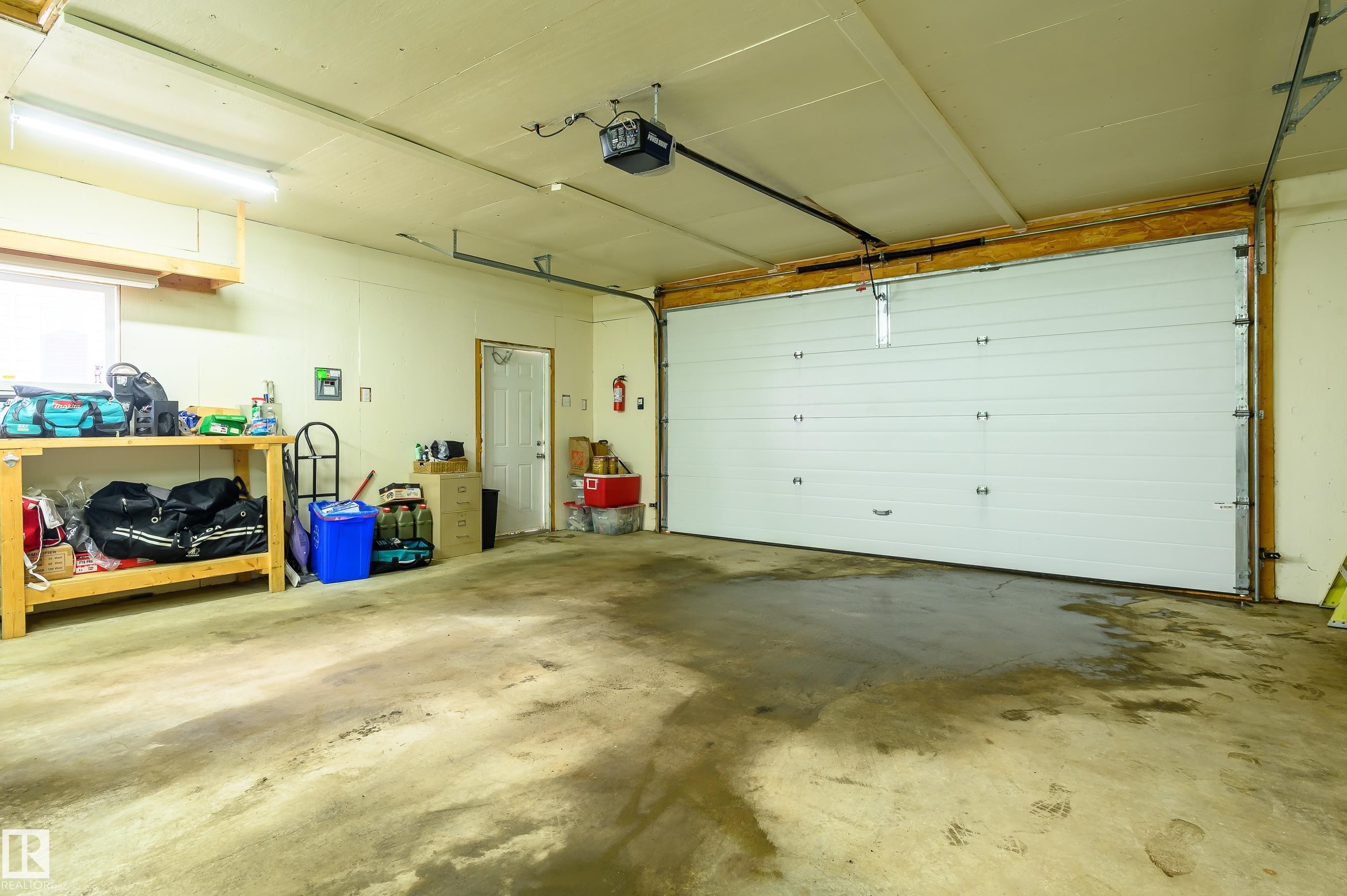 5428 202 Street, Edmonton, AB - Indoor Photo Showing Garage