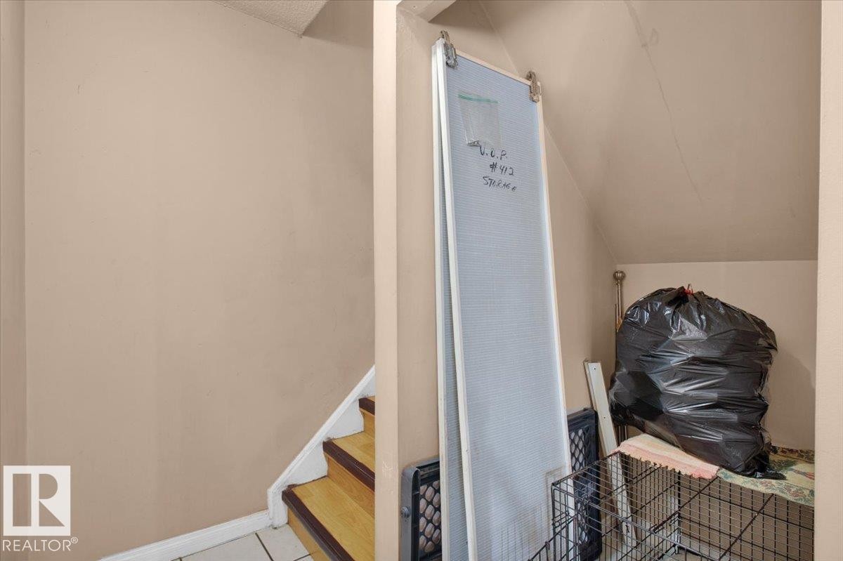 Staircase featuring wood treads and white risers - 412 2908 116A Avenue, Edmonton, AB - Indoor