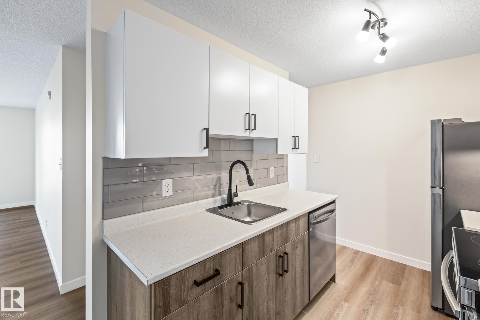 308 6208 180 Street, Edmonton, AB - Indoor Photo Showing Kitchen With Upgraded Kitchen