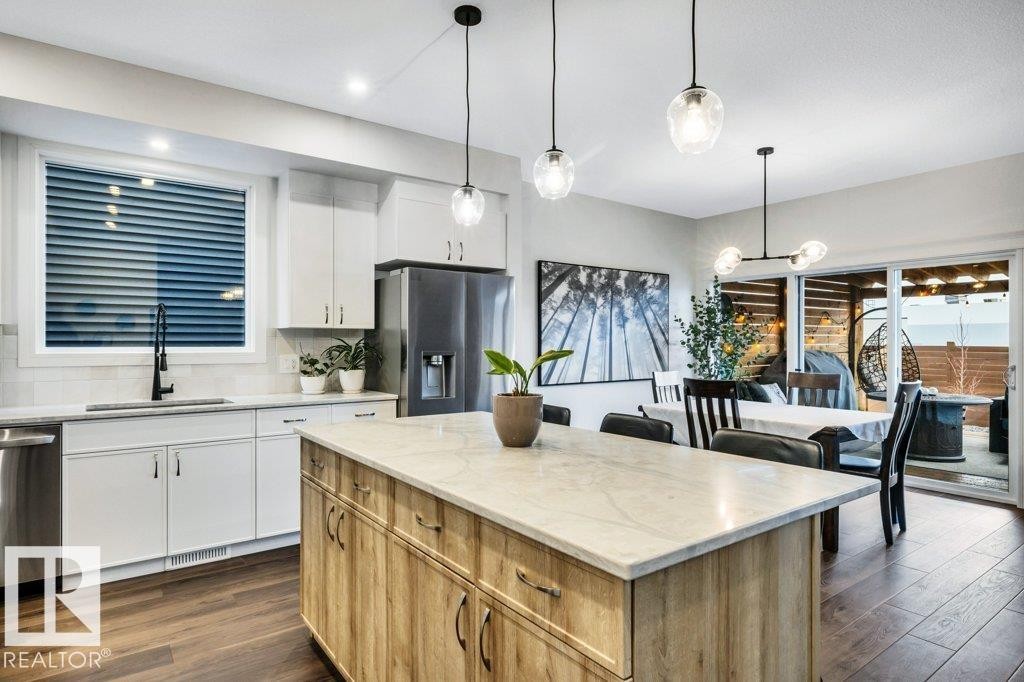 158 Jennifer Crescent, St. Albert, AB - Indoor Photo Showing Kitchen With Upgraded Kitchen