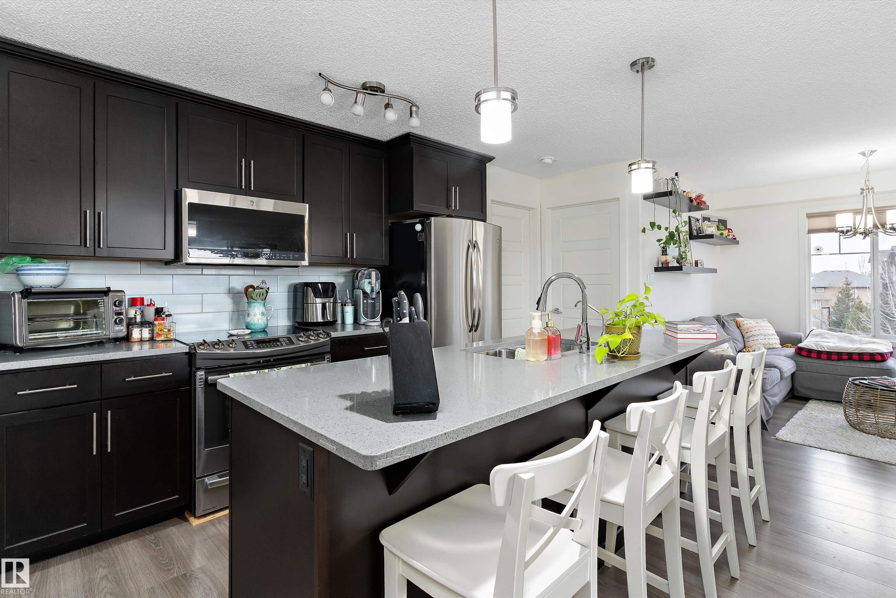 402 6084 Stanton Drive, Edmonton, AB - Indoor Photo Showing Kitchen With Upgraded Kitchen