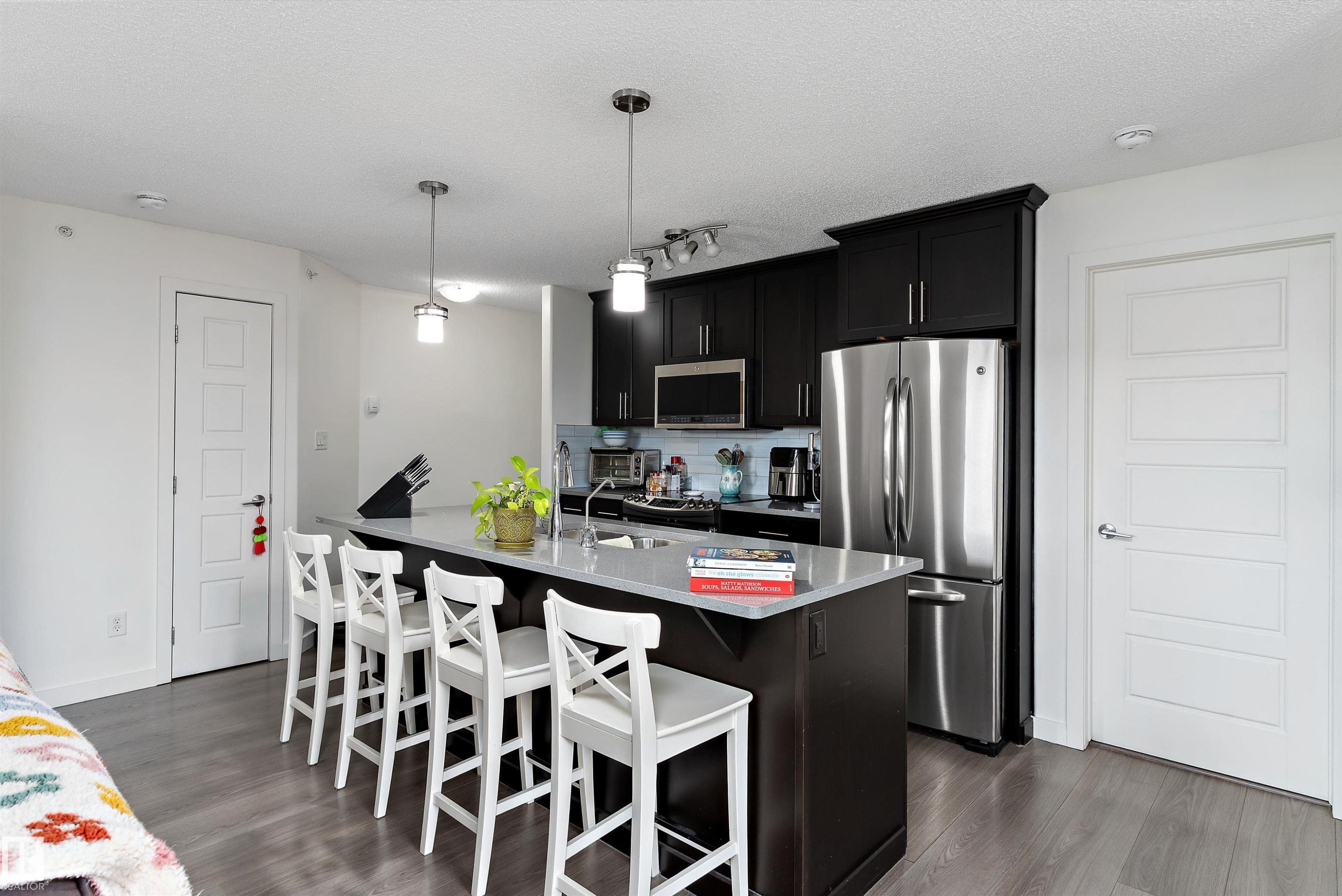 402 6084 Stanton Drive, Edmonton, AB - Indoor Photo Showing Kitchen
