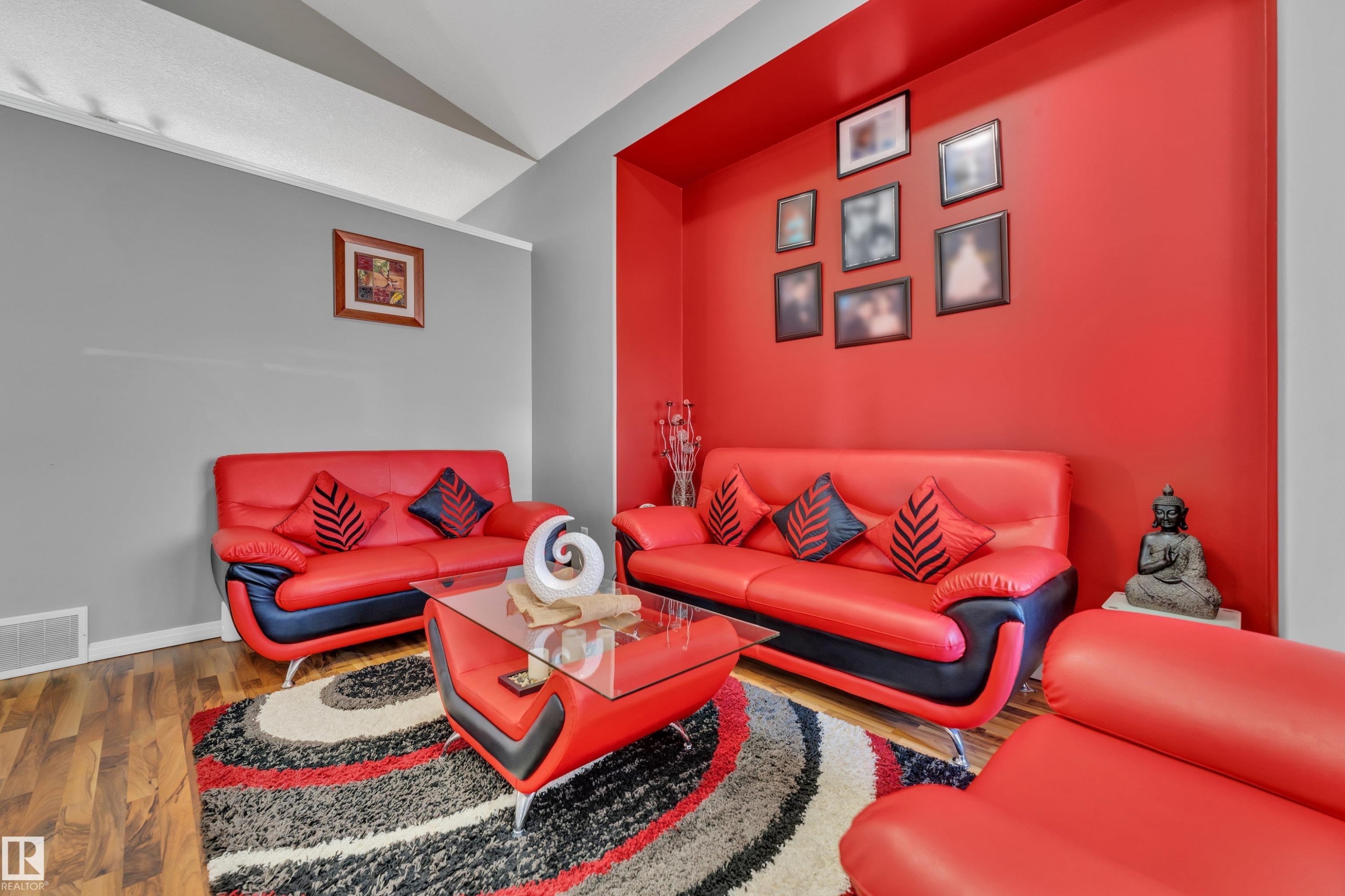 4617 163A Avenue, Edmonton, AB - Indoor Photo Showing Living Room