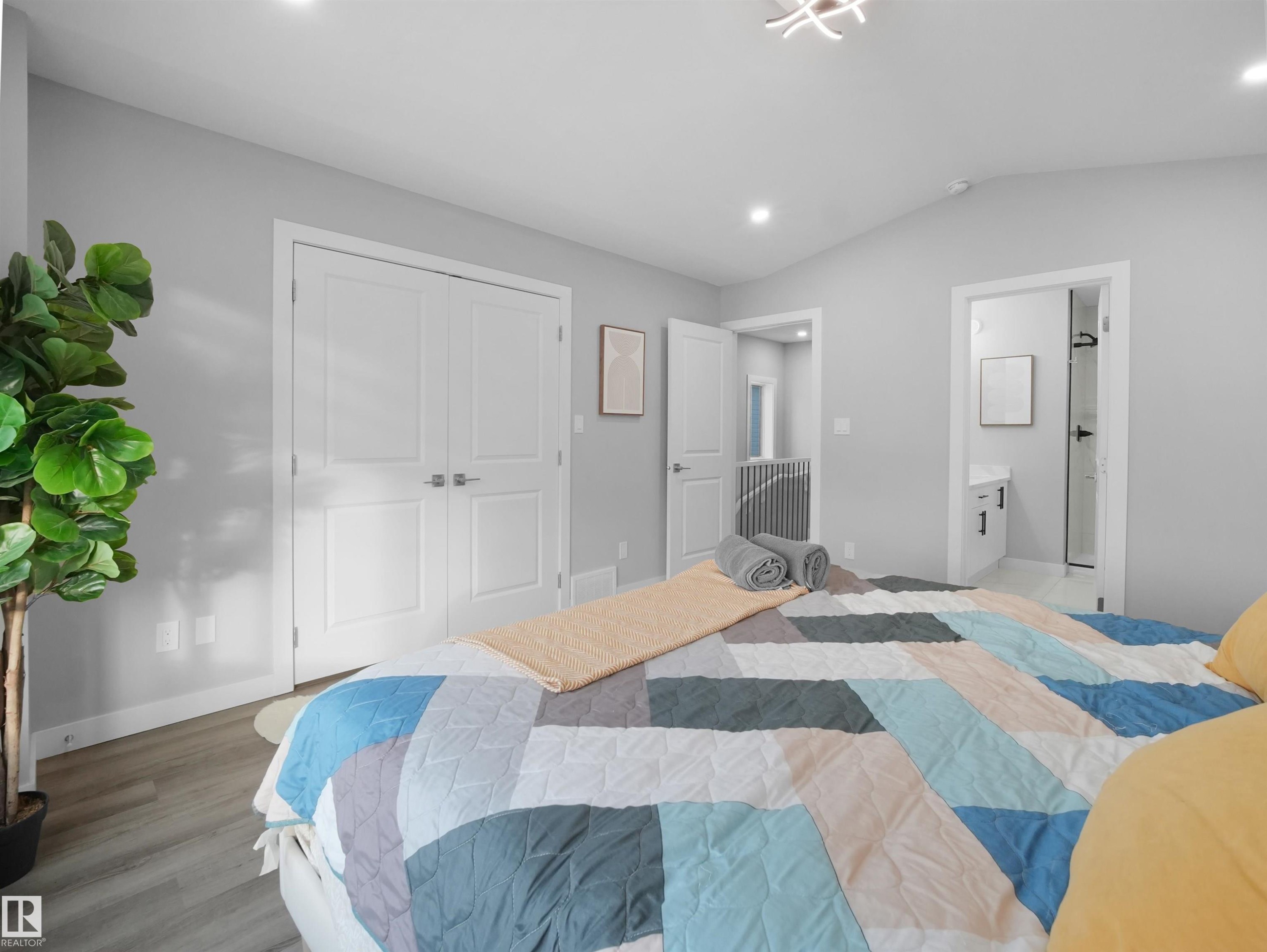 10913 159 Street, Edmonton, AB - Indoor Photo Showing Bedroom