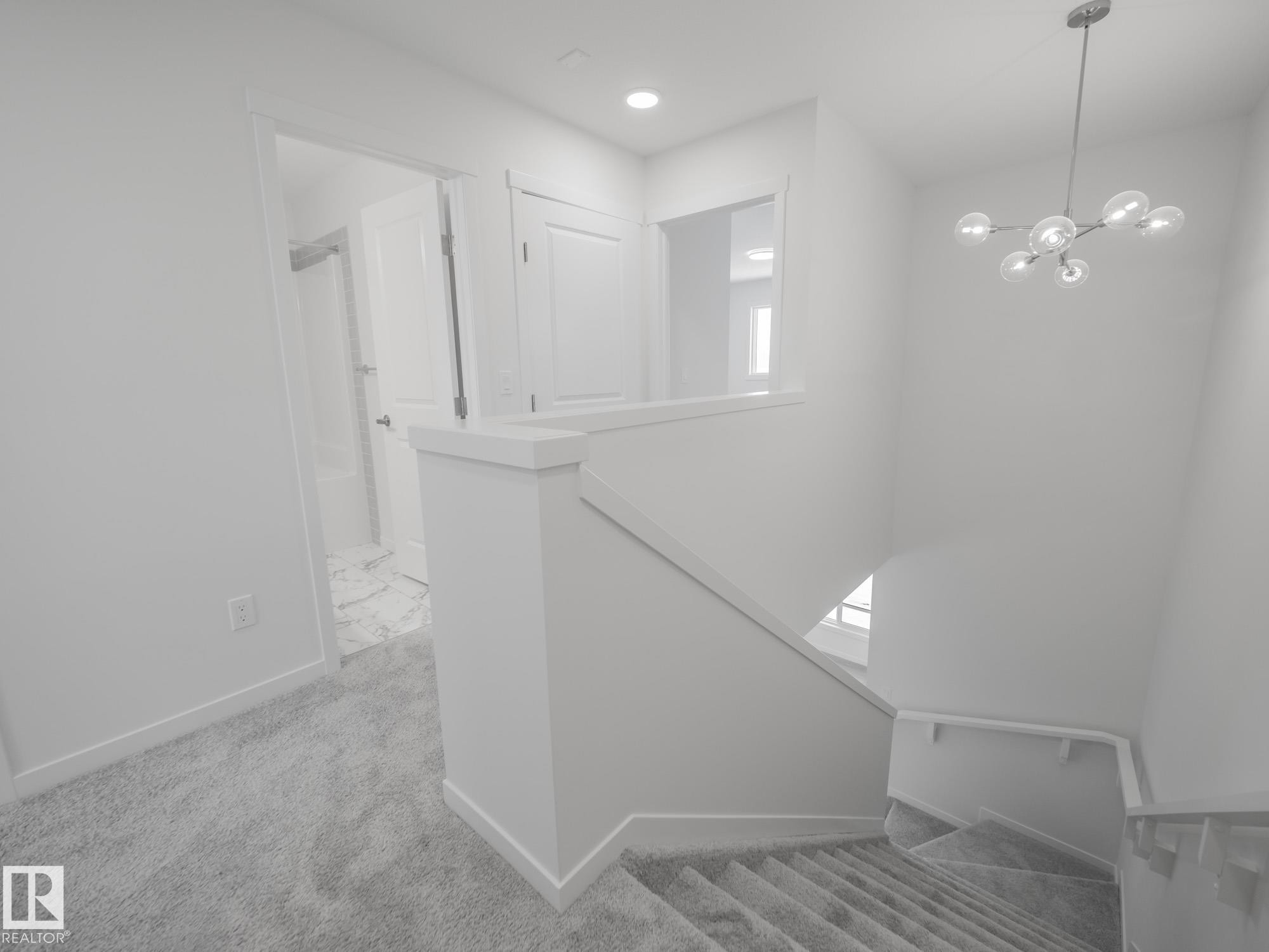 1032 14 Avenue, Edmonton, AB - Indoor Photo Showing Other Room