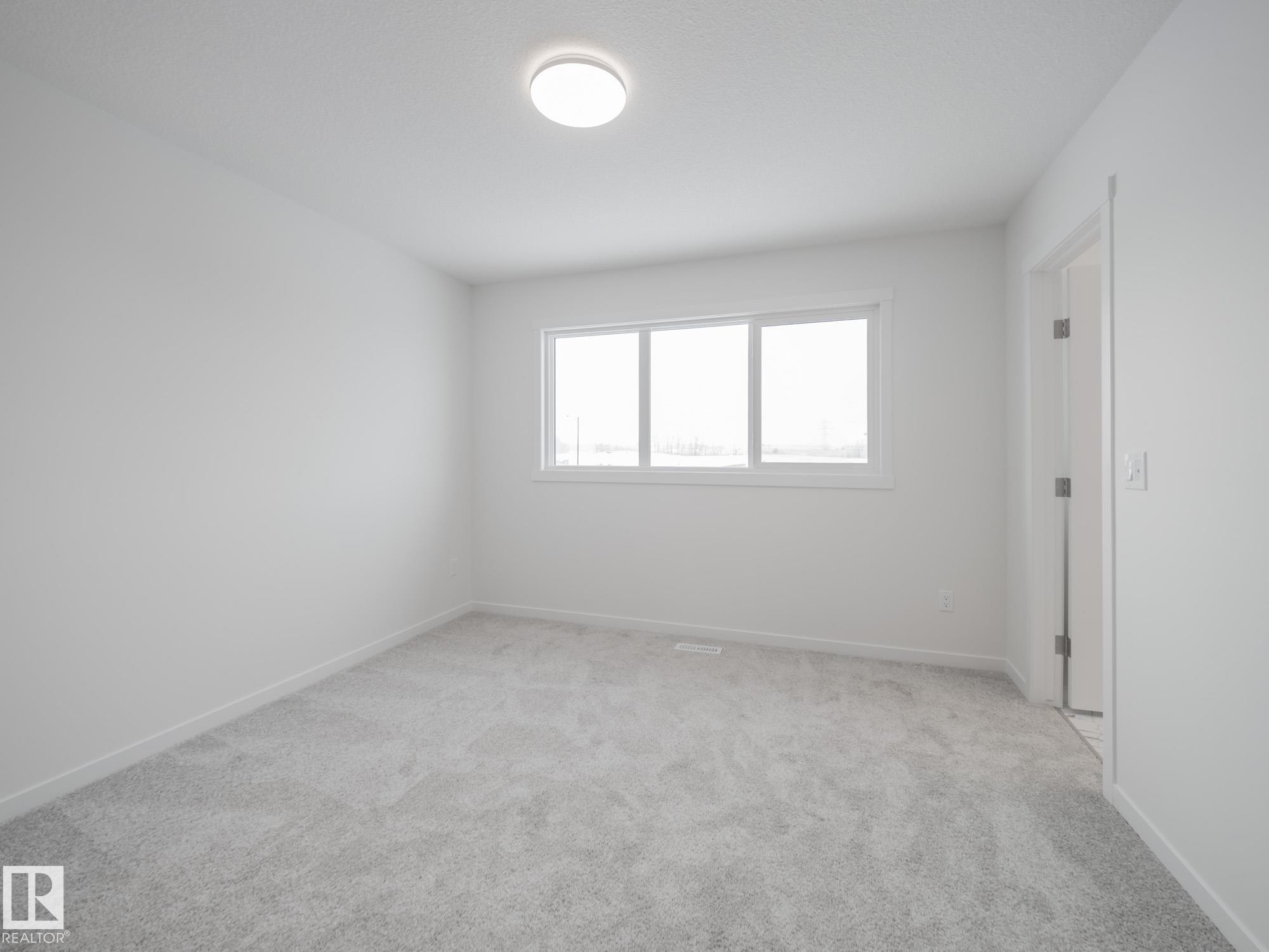 1032 14 Avenue, Edmonton, AB - Indoor Photo Showing Other Room