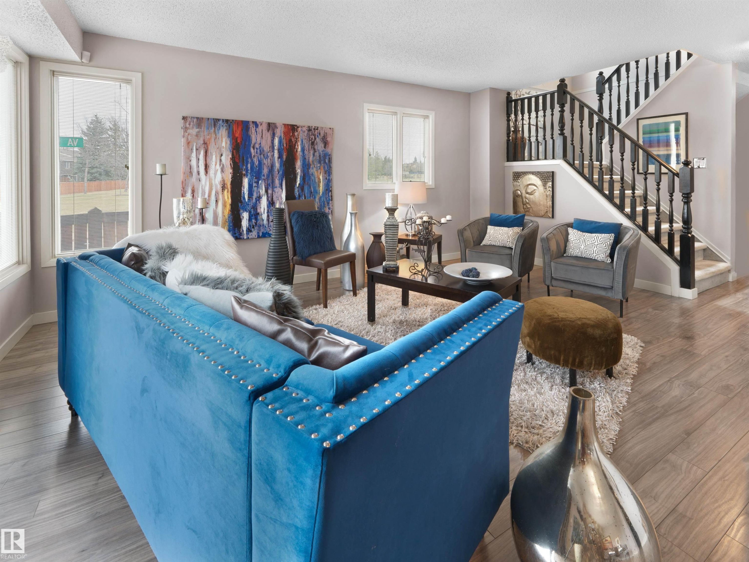 12335 25 Avenue, Edmonton, AB - Indoor Photo Showing Living Room