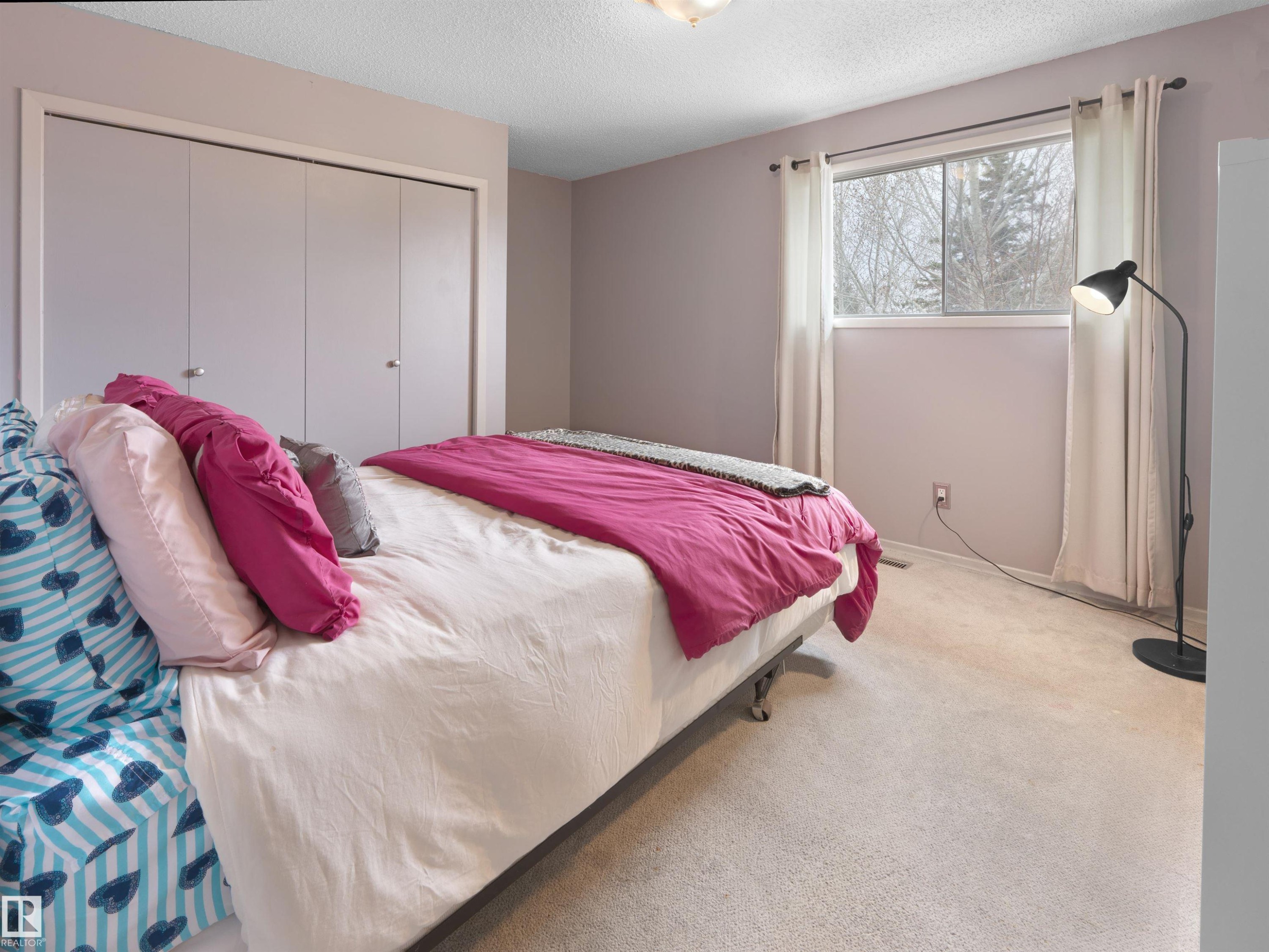 12335 25 Avenue, Edmonton, AB - Indoor Photo Showing Bedroom