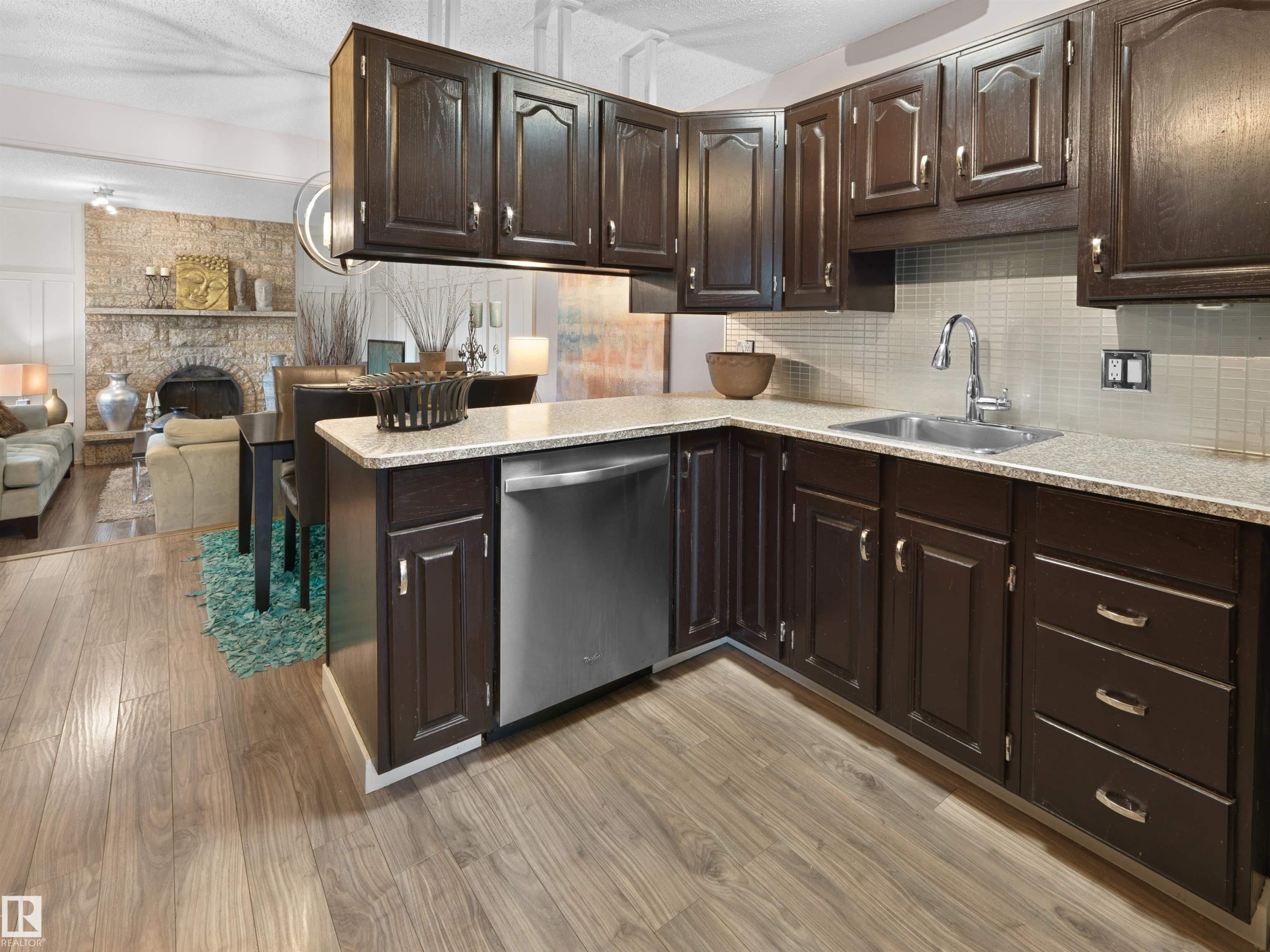 12335 25 Avenue, Edmonton, AB - Indoor Photo Showing Kitchen