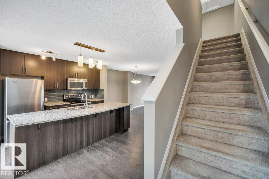 24 4050 Savaryn Drive, Edmonton, AB - Indoor Photo Showing Kitchen