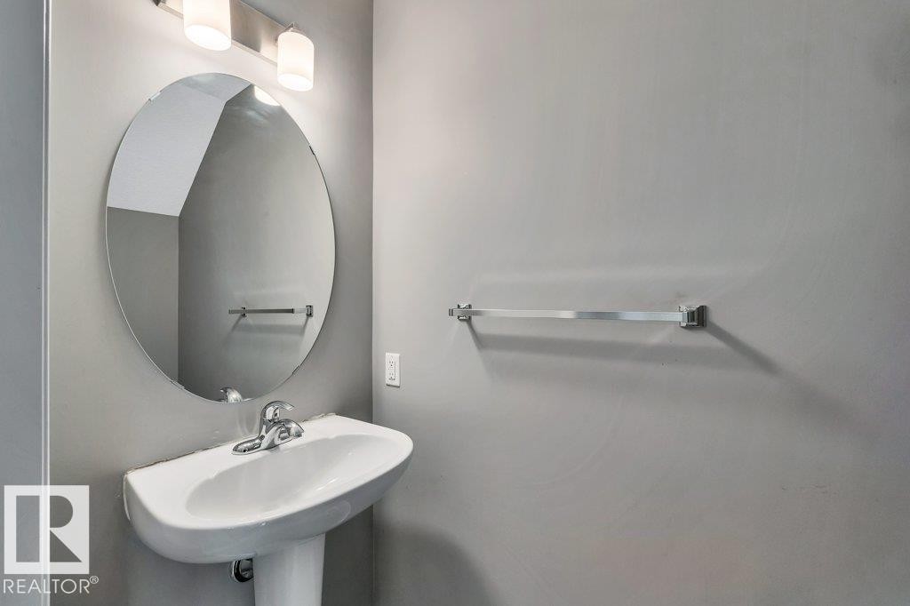 24 4050 Savaryn Drive, Edmonton, AB - Indoor Photo Showing Bathroom