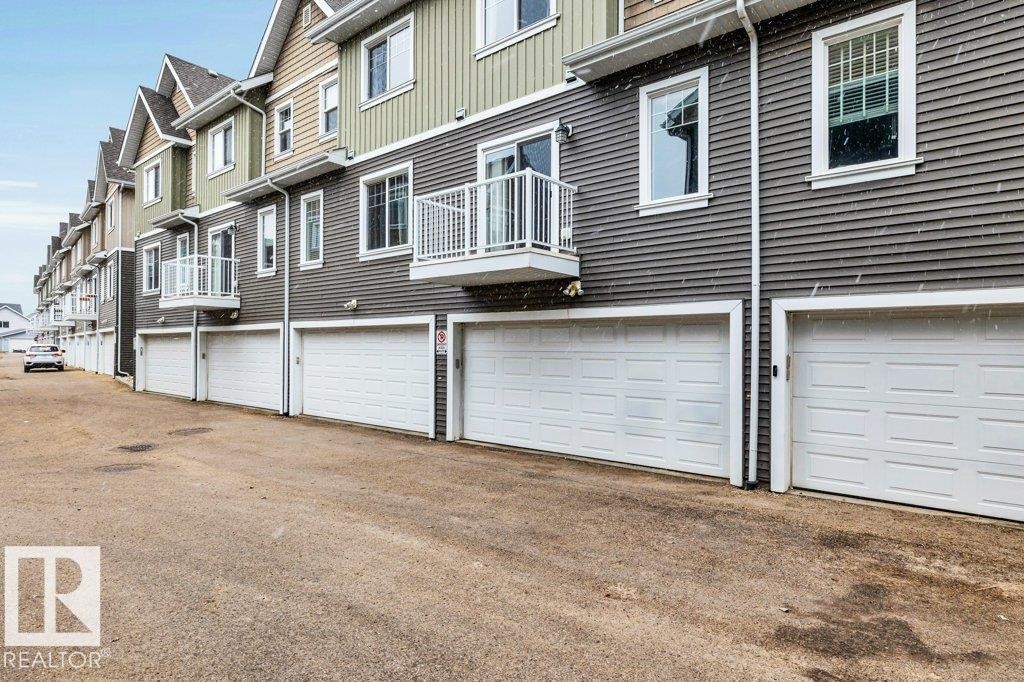 24 4050 Savaryn Drive, Edmonton, AB - Outdoor
