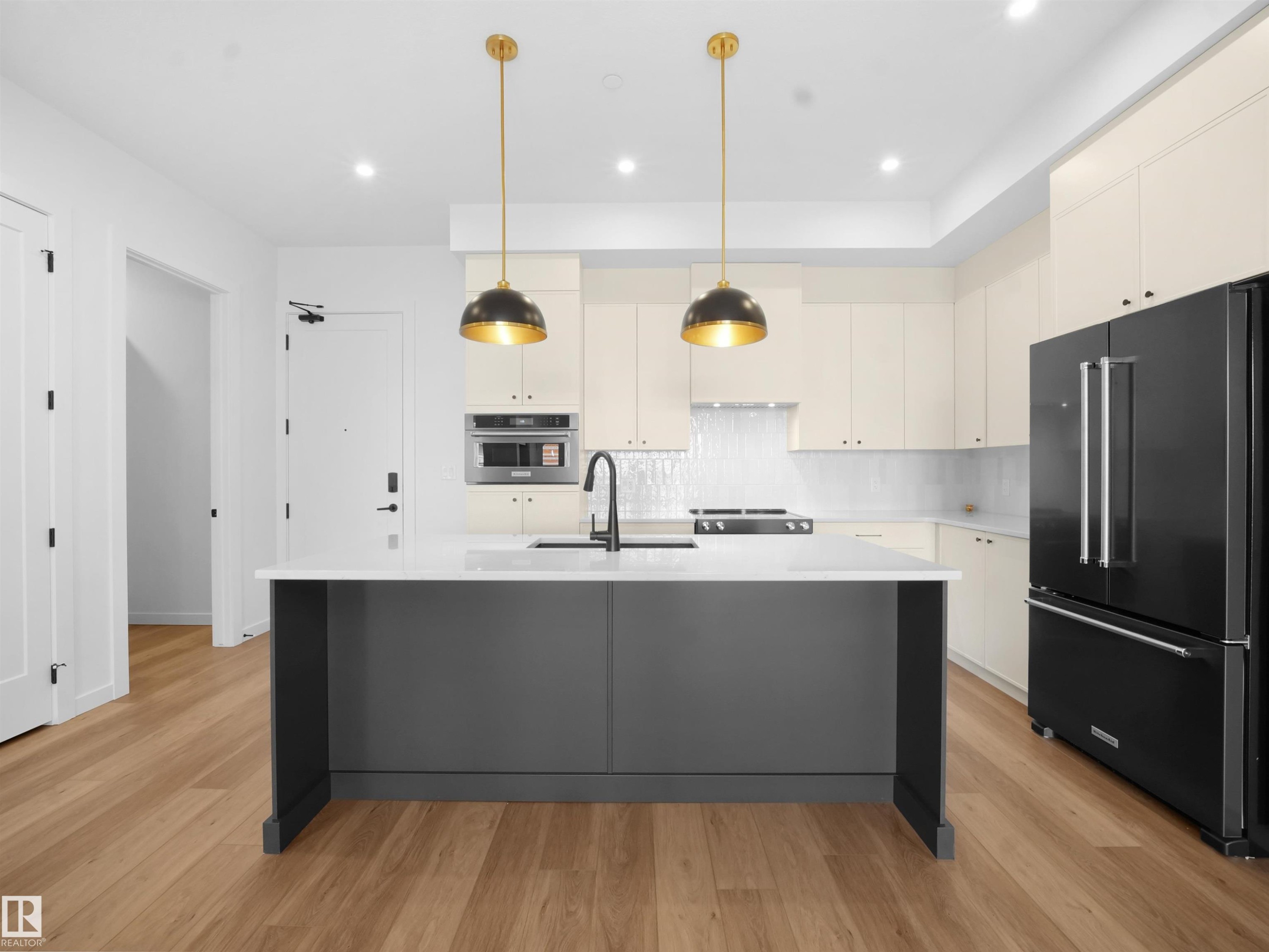 402 7459 May Common, Edmonton, AB - Indoor Photo Showing Kitchen With Upgraded Kitchen