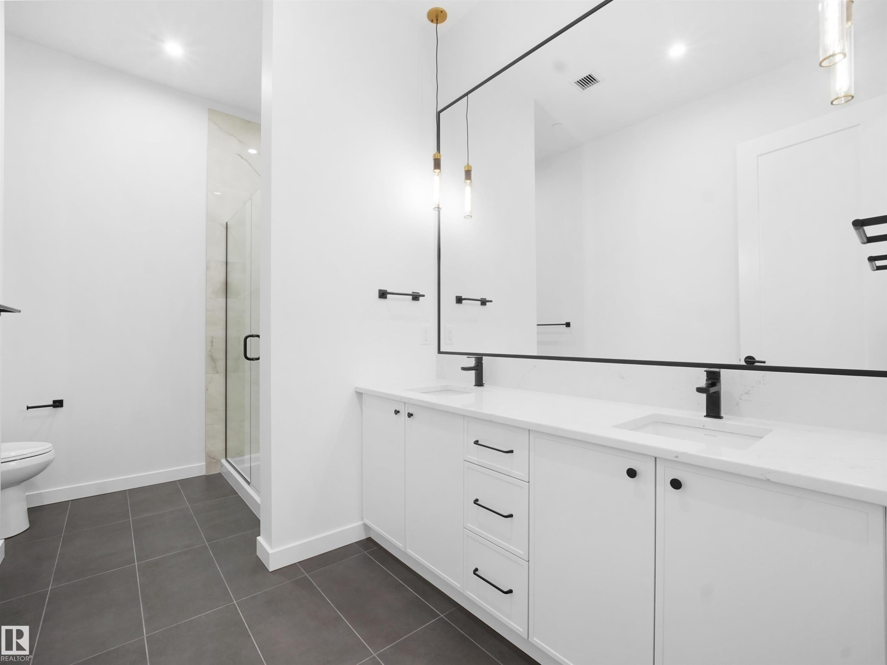 402 7459 May Common, Edmonton, AB - Indoor Photo Showing Bathroom