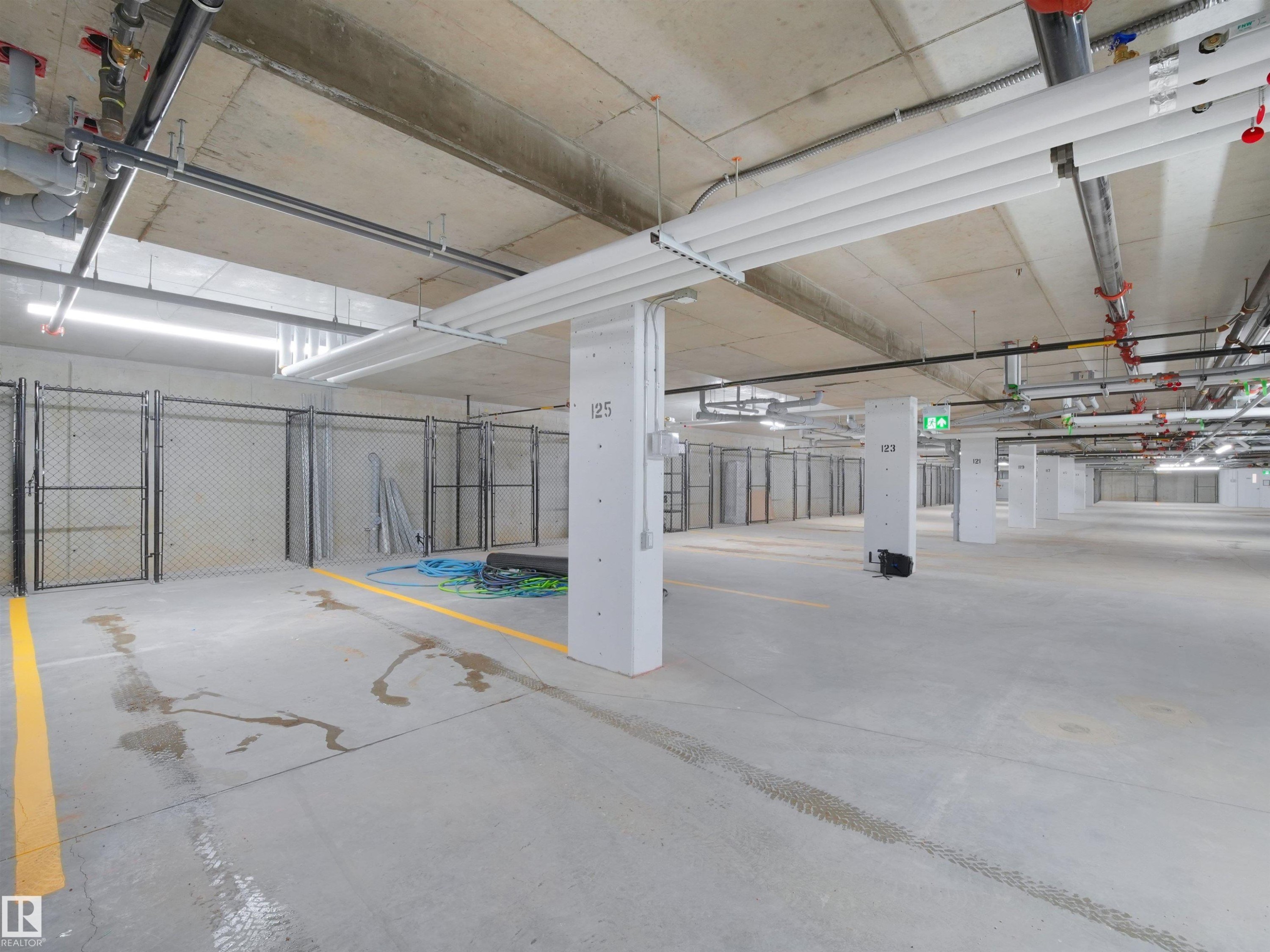 402 7459 May Common, Edmonton, AB - Indoor Photo Showing Garage