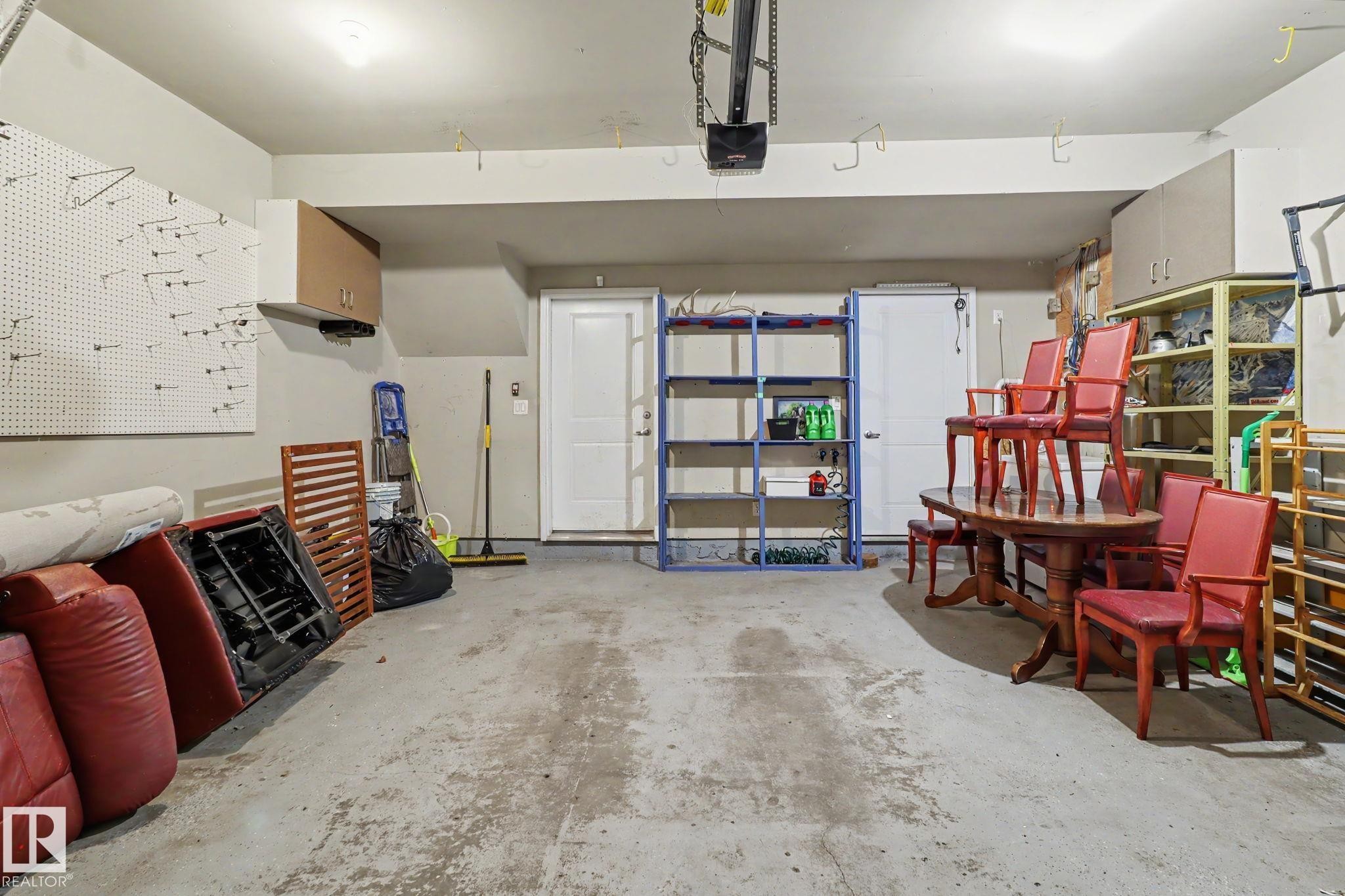 43 2803 James Mowatt Trail, Edmonton, AB - Indoor Photo Showing Garage