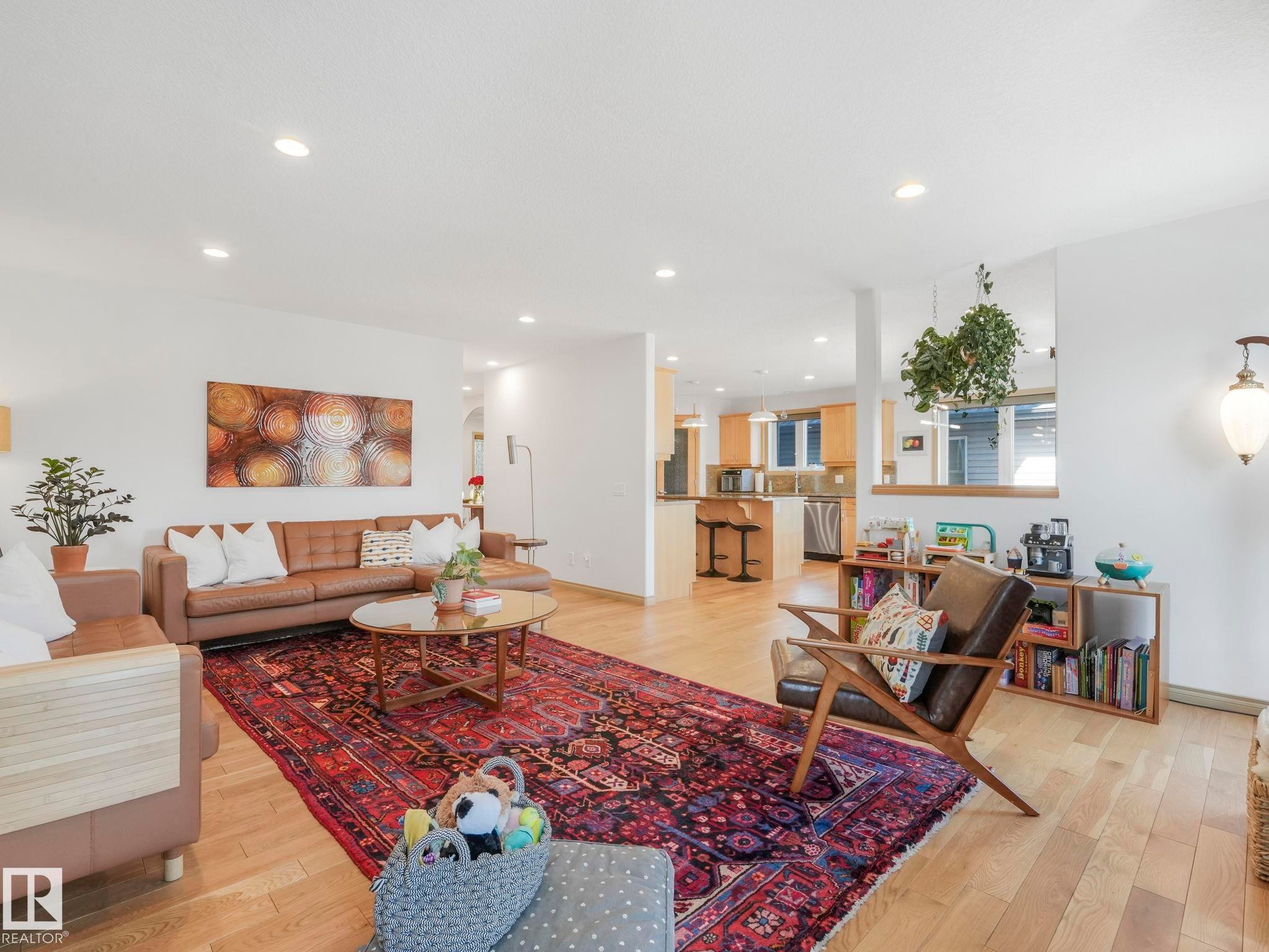 8723 207 Street Nw, Edmonton, AB - Indoor Photo Showing Living Room