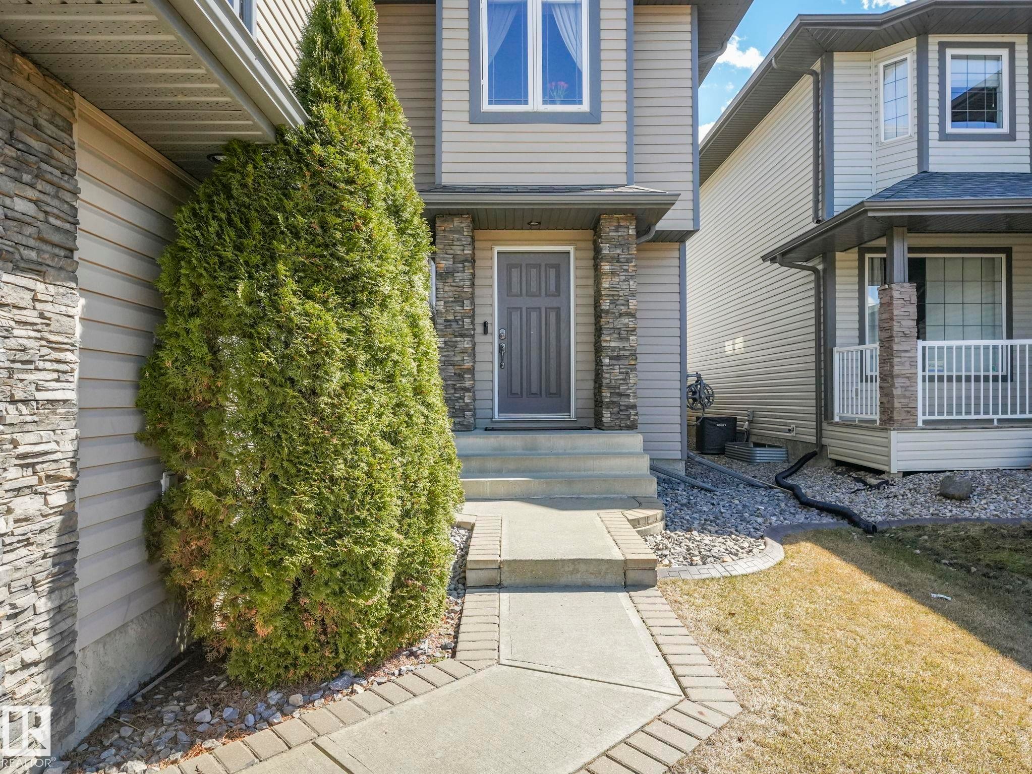 8723 207 Street Nw, Edmonton, AB - Outdoor