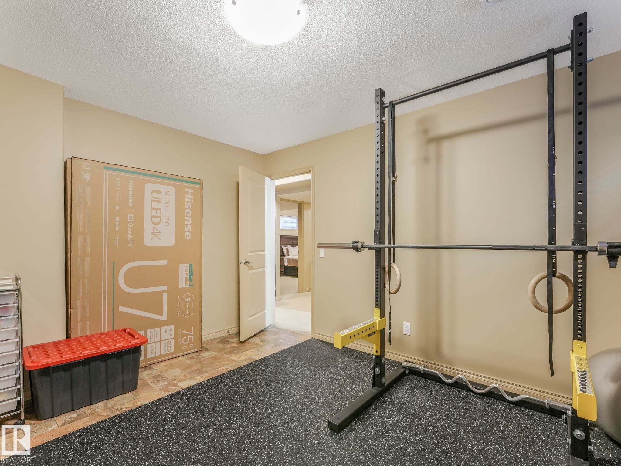 8723 207 Street Nw, Edmonton, AB - Indoor