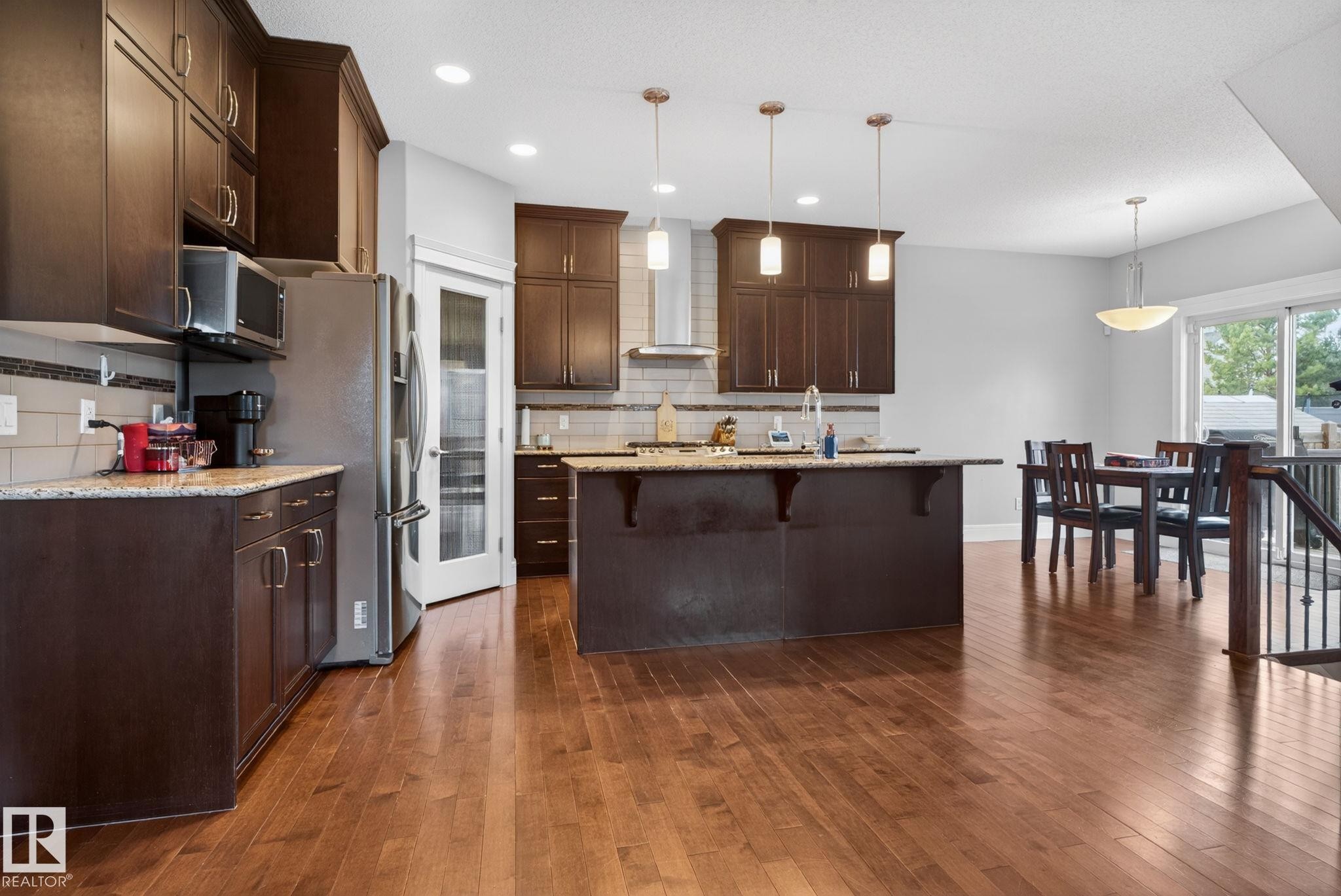 11732 18 Avenue, Edmonton, AB - Indoor Photo Showing Kitchen With Upgraded Kitchen