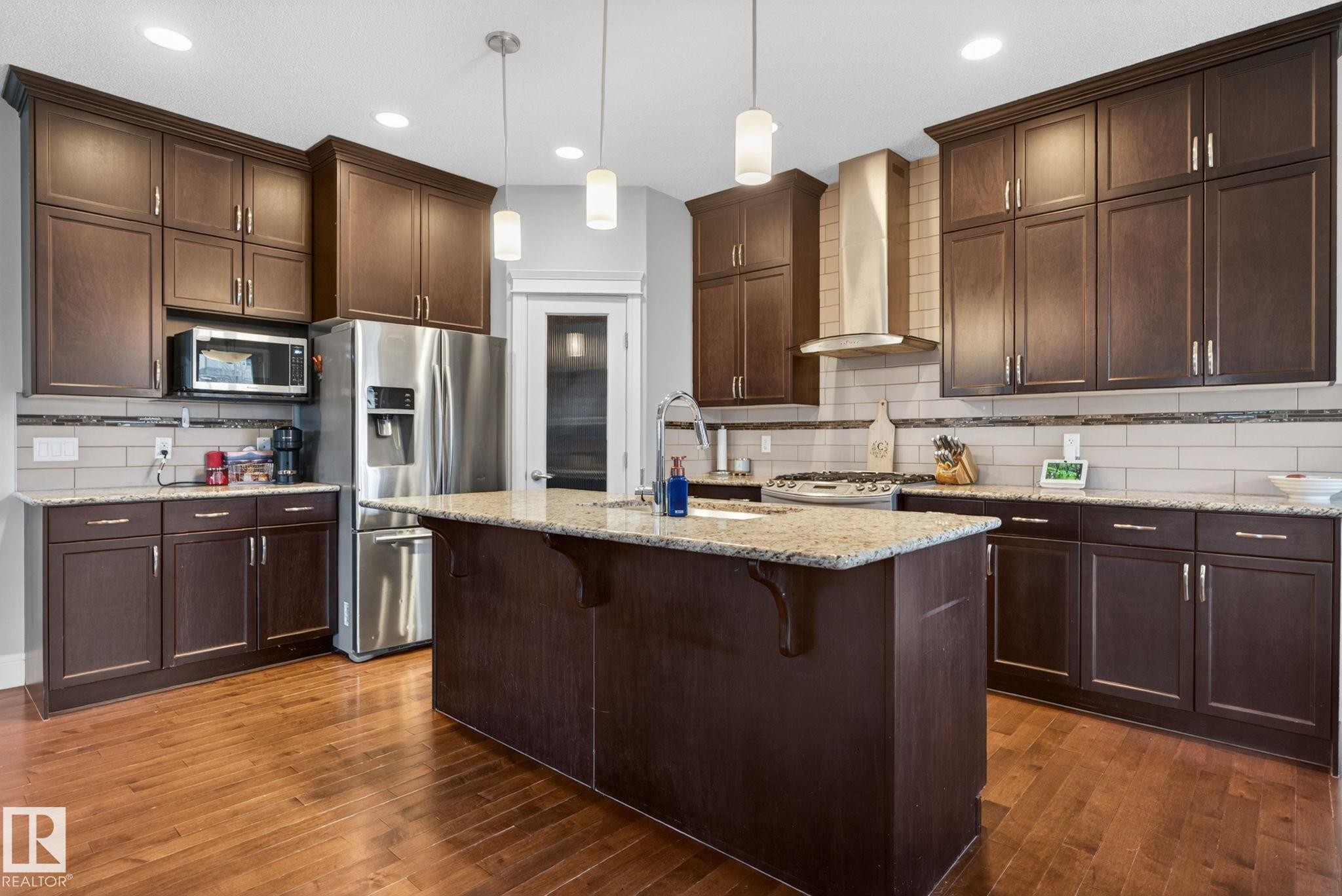 11732 18 Avenue, Edmonton, AB - Indoor Photo Showing Kitchen With Upgraded Kitchen