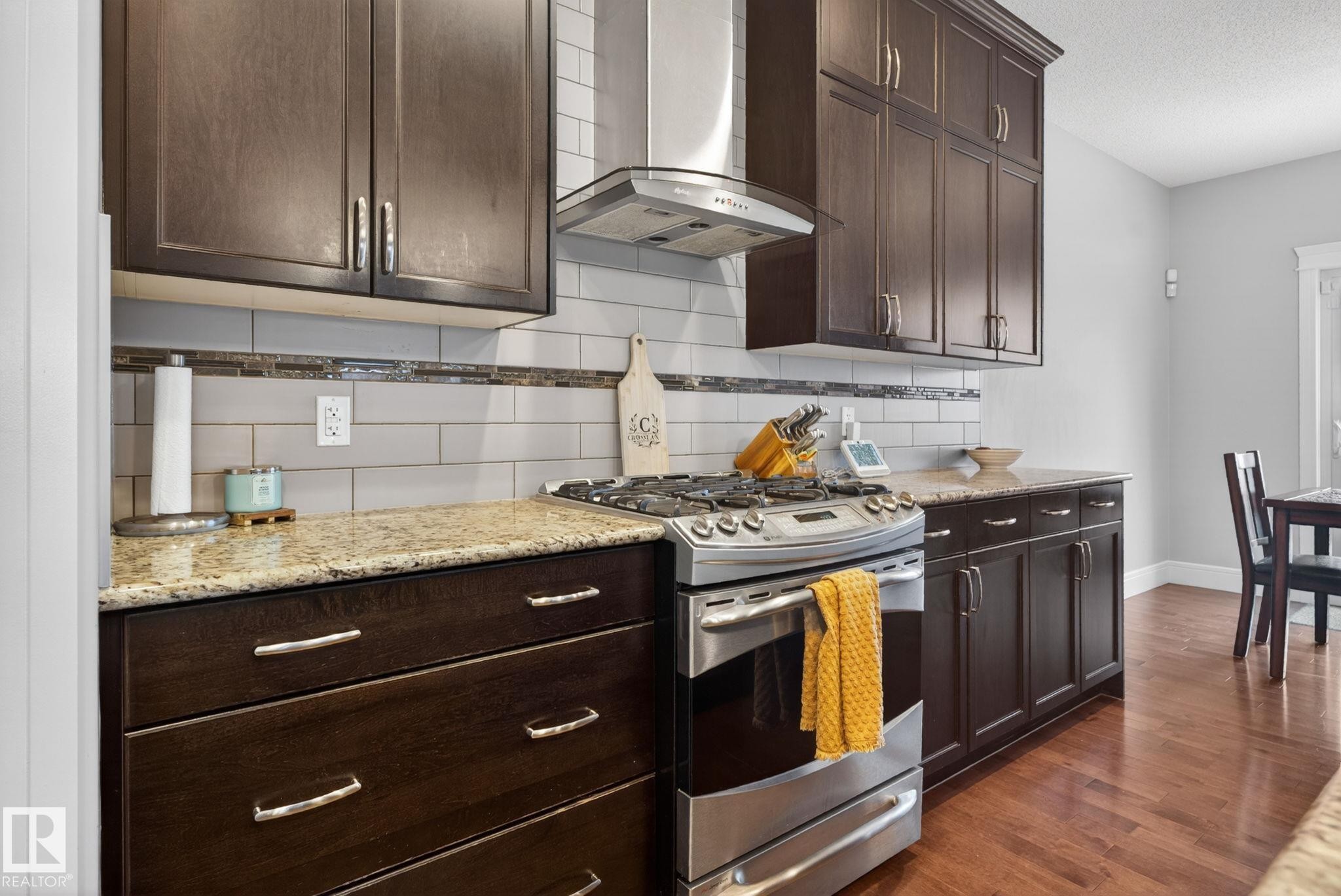 11732 18 Avenue, Edmonton, AB - Indoor Photo Showing Kitchen