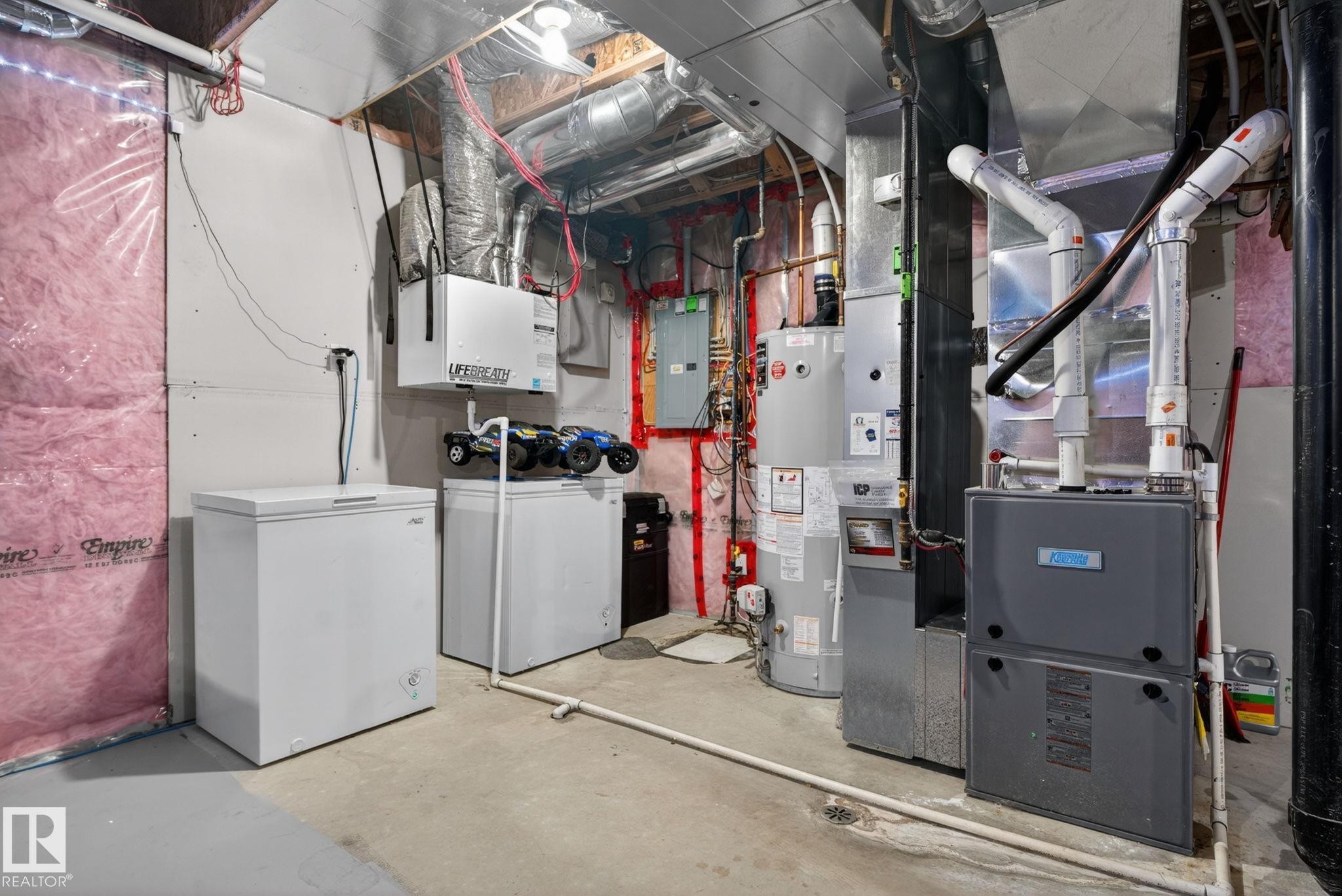 11732 18 Avenue, Edmonton, AB - Indoor Photo Showing Laundry Room